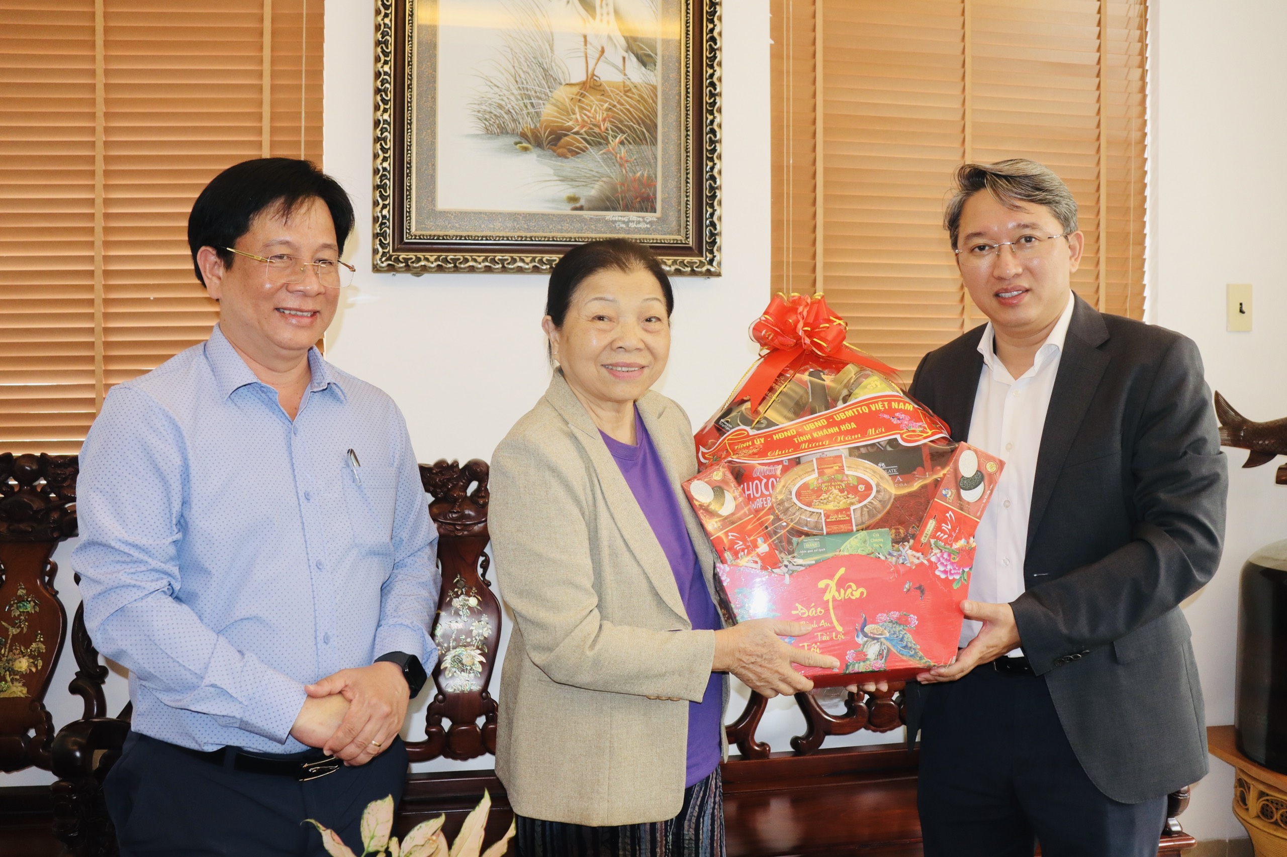 Bí thư Tỉnh ủy Nguyễn Hải Ninh thăm gia đình các cán bộ chủ chốt của tỉnh đã từ trần