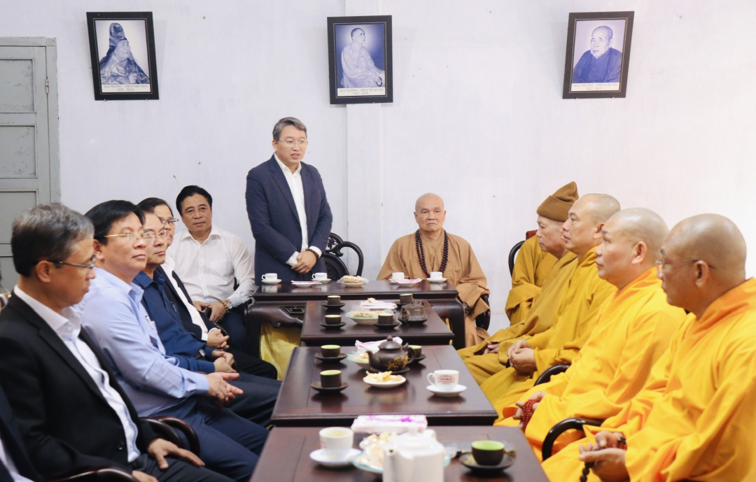 Bí thư Tỉnh ủy Nguyễn Hải Ninh phát biểu tại buổi thăm, chúc Tết Ban Trị sự Giáo hội phật giáo Việt Nam tỉnh.