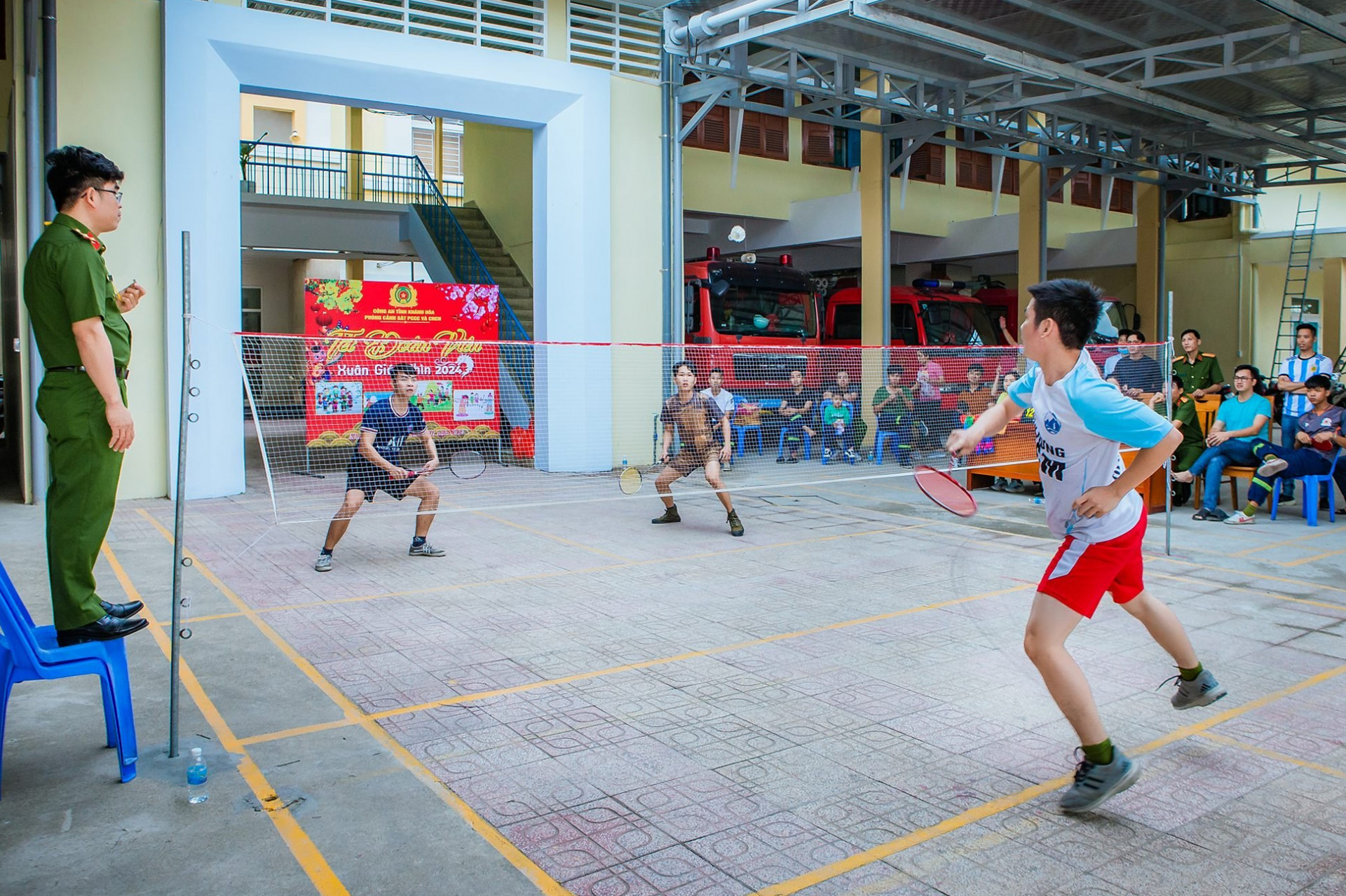 Tranh tài ở nội dung thi đấu cầu lông.