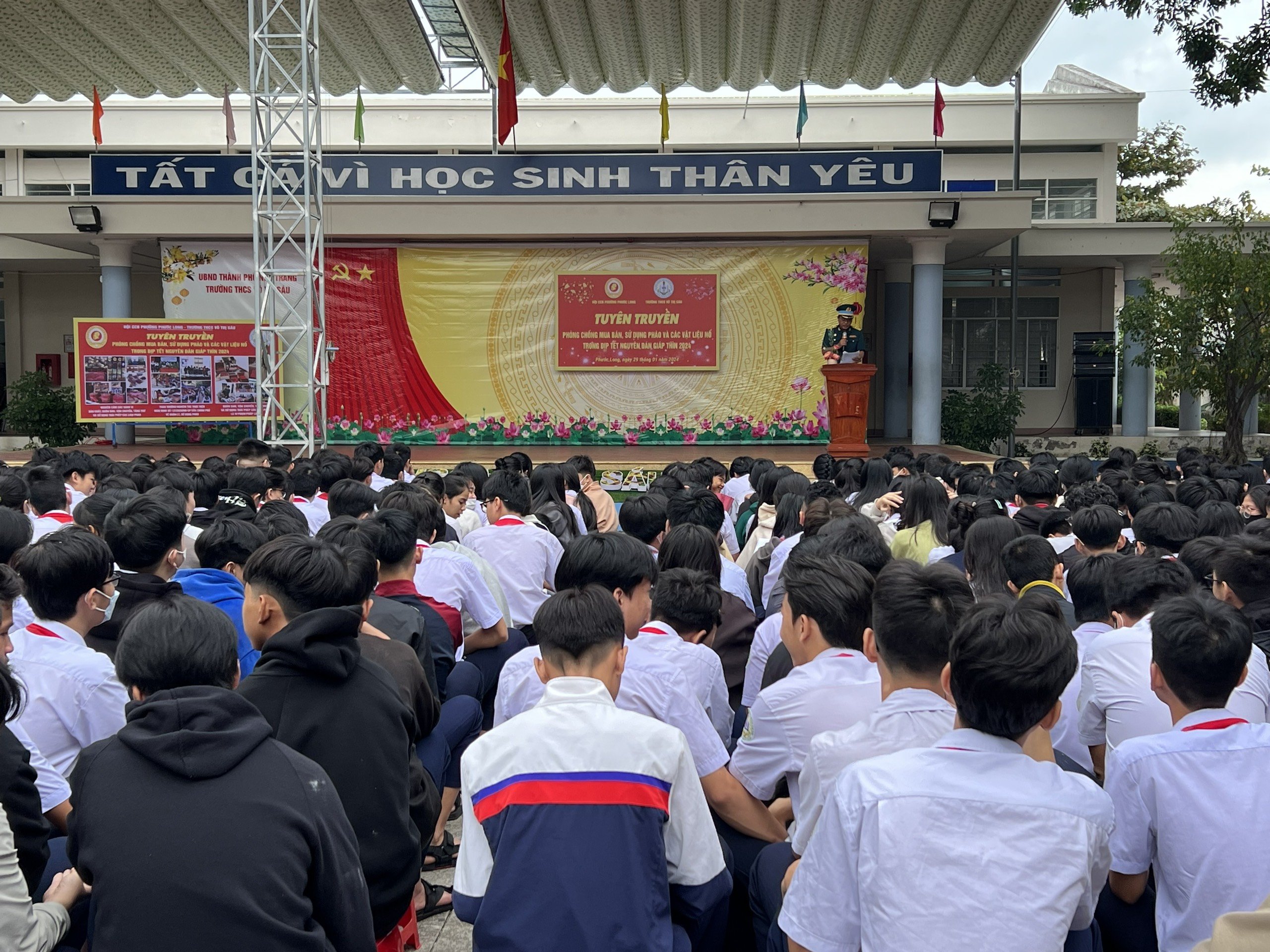 Tuyên truyền phòng chống mua bán, sử dụng pháo nổ và các vật liệu nổ cho học sinh