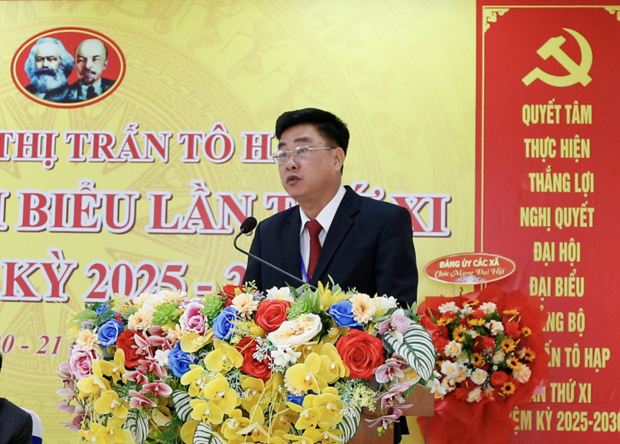 Ông Nguyễn Ngọc Thu - Bí thư Đảng ủy thị trấn Tô Hạp nhiệm kỳ 2020 - 2025 khai mạc Đại hội.