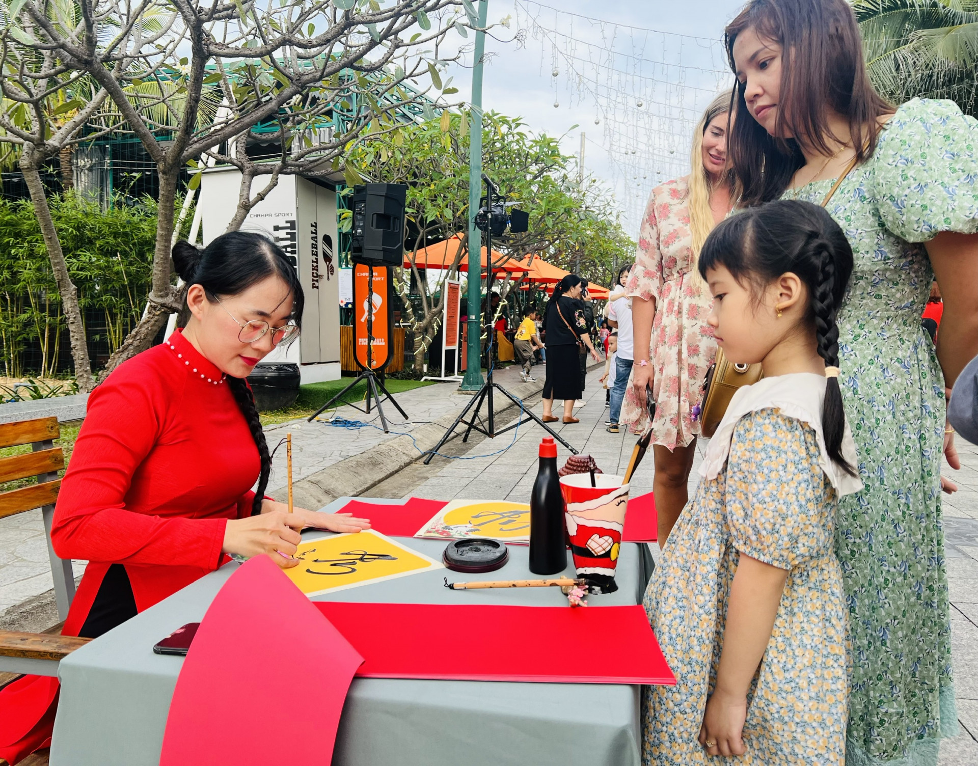 Champa Island Nha Trang offers handwriting written in calligraphy to visitors
