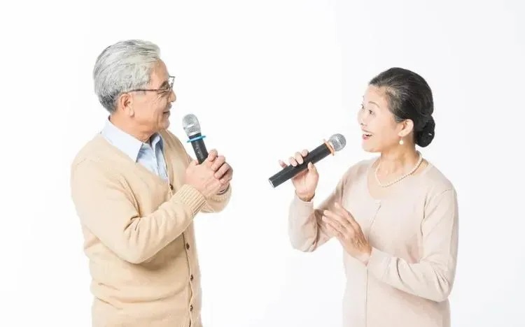 Lợi ích của ca hát với người già