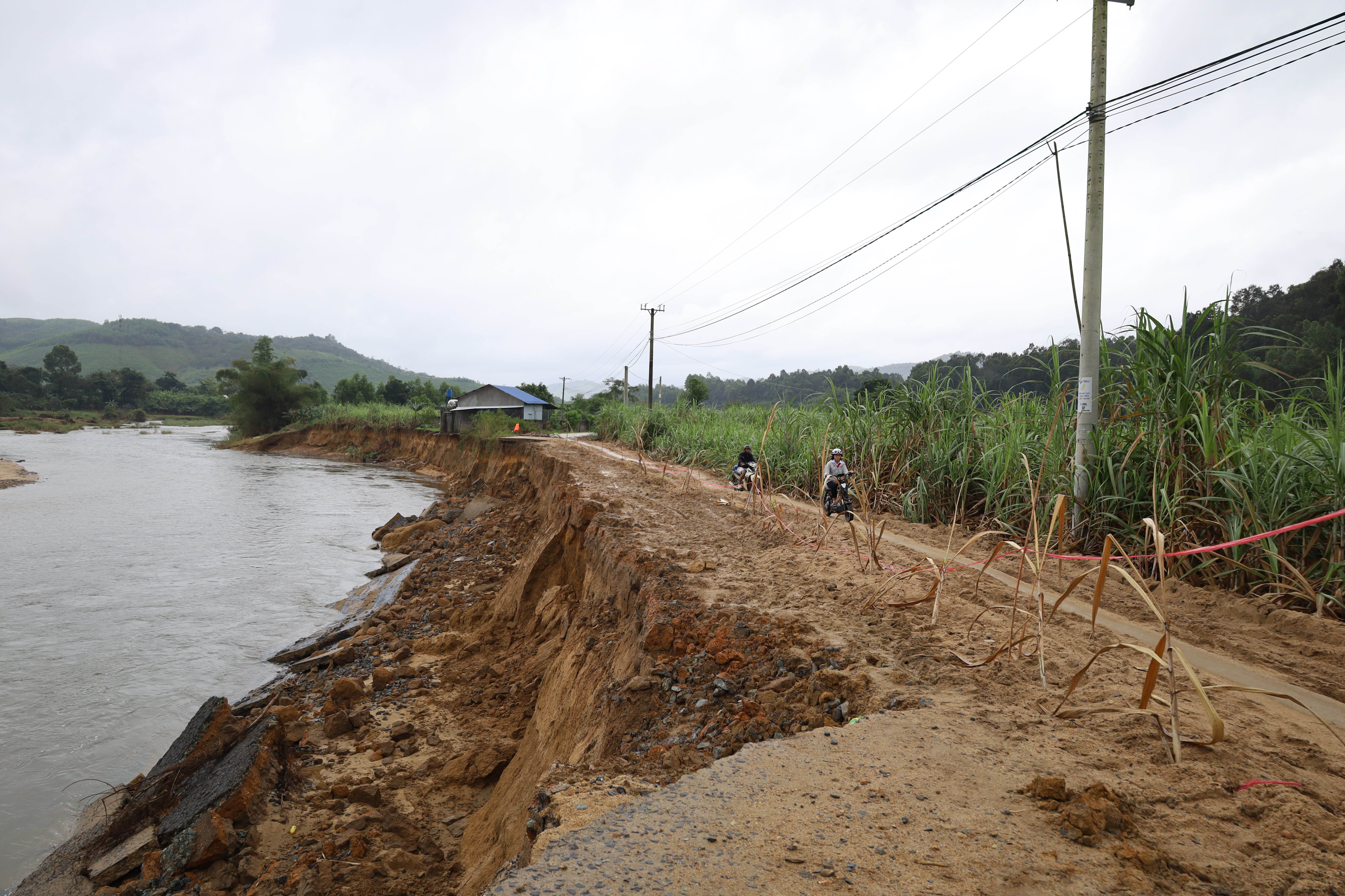 Khánh Vĩnh: Ngổn ngang sau mưa lũ