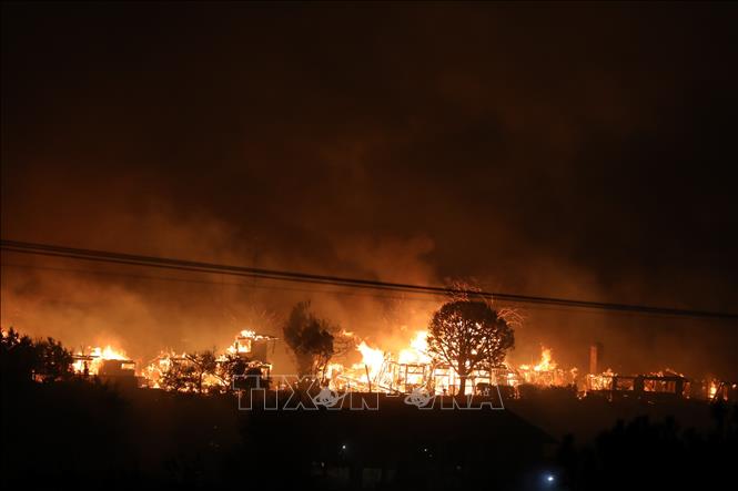 Đám cháy lớn ở California đổi hướng, thêm nhiều khu vực phải sơ tán