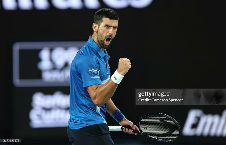 Djokovic lội ngược dòng trong trận ra quân Australian Open 2025