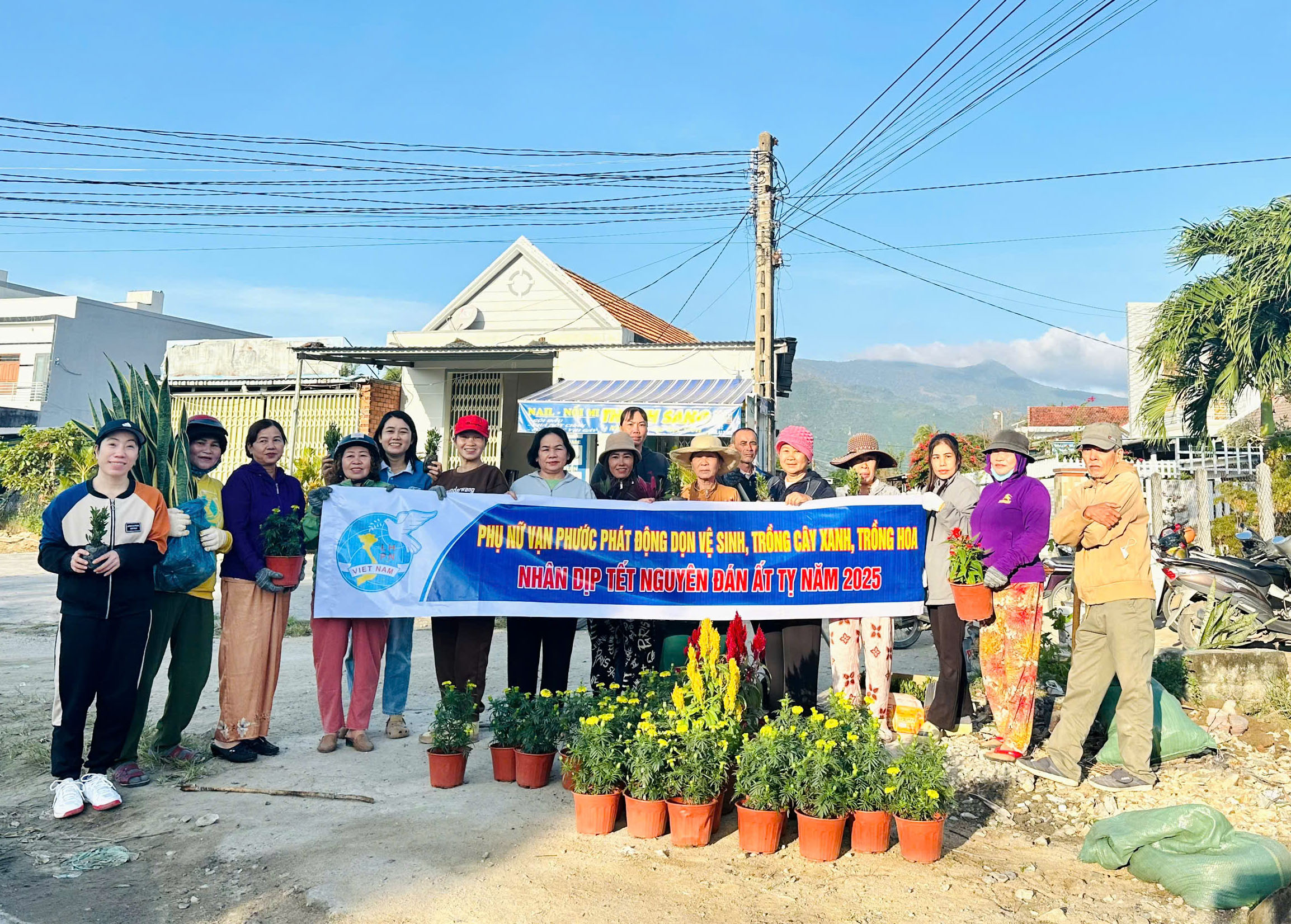 Các cấp hội phụ nữ huyện Vạn Ninh tổ chức các hoạt động mừng xuân Ất Tỵ năm 2025