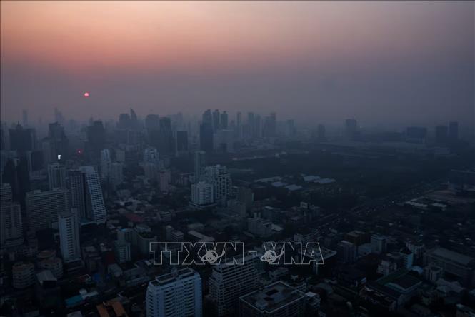 Khói mù ô nhiễm bao phủ Thủ đô Bangkok, Thái Lan. Ảnh: REUTERS/TTXVN