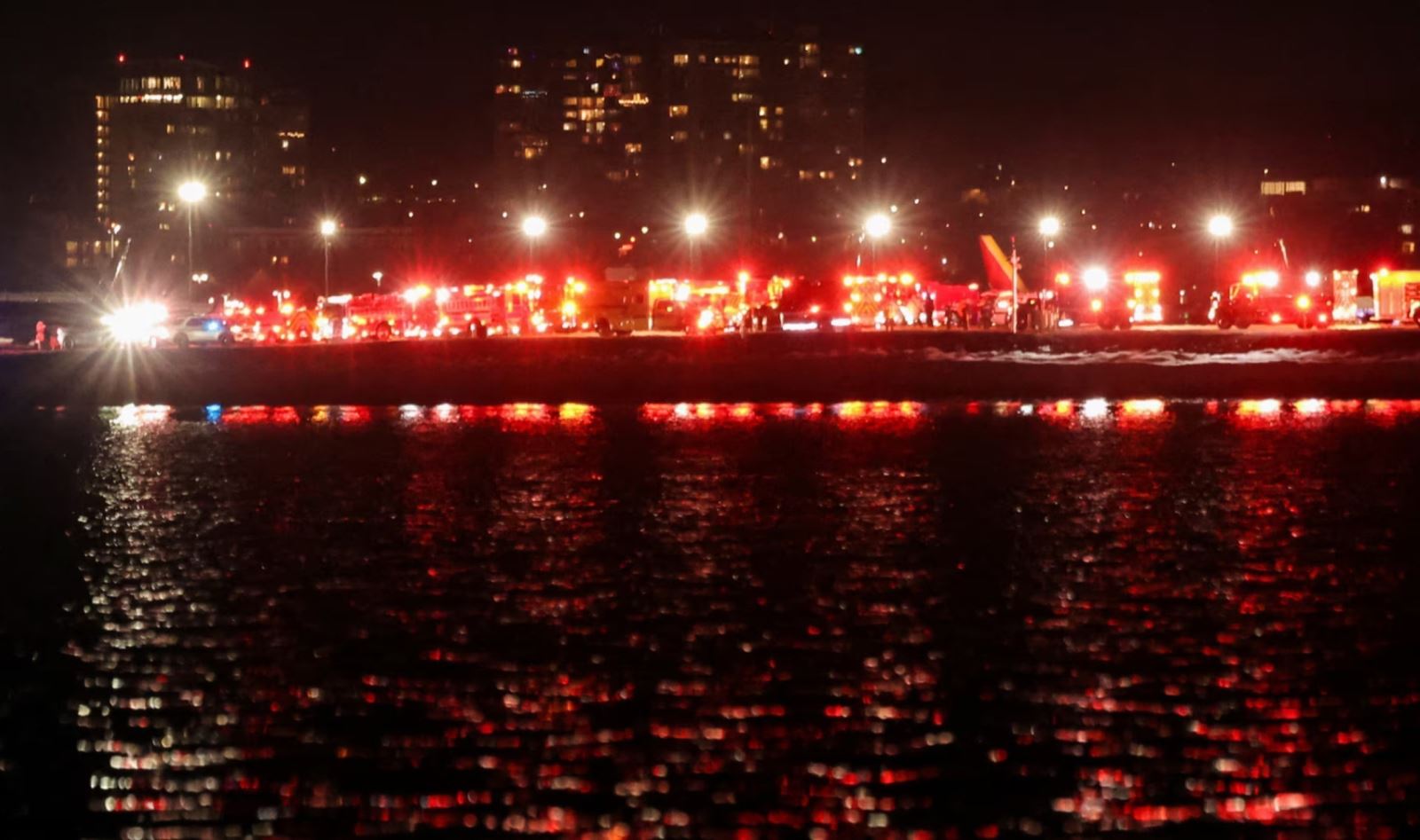 Vụ va chạm máy bay tại Mỹ: Tìm thấy 19 thi thể tại hiện trường