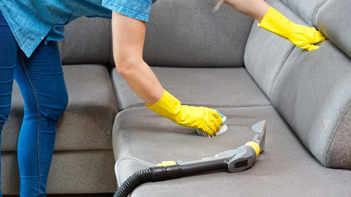 Mẹo làm sạch nấm mốc, vết ố trên ghế sofa