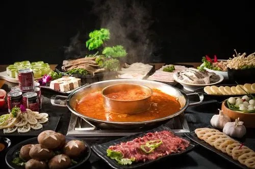 Tại sao bạn bị ám mùi trên tóc, quần áo sau khi ăn lẩu?