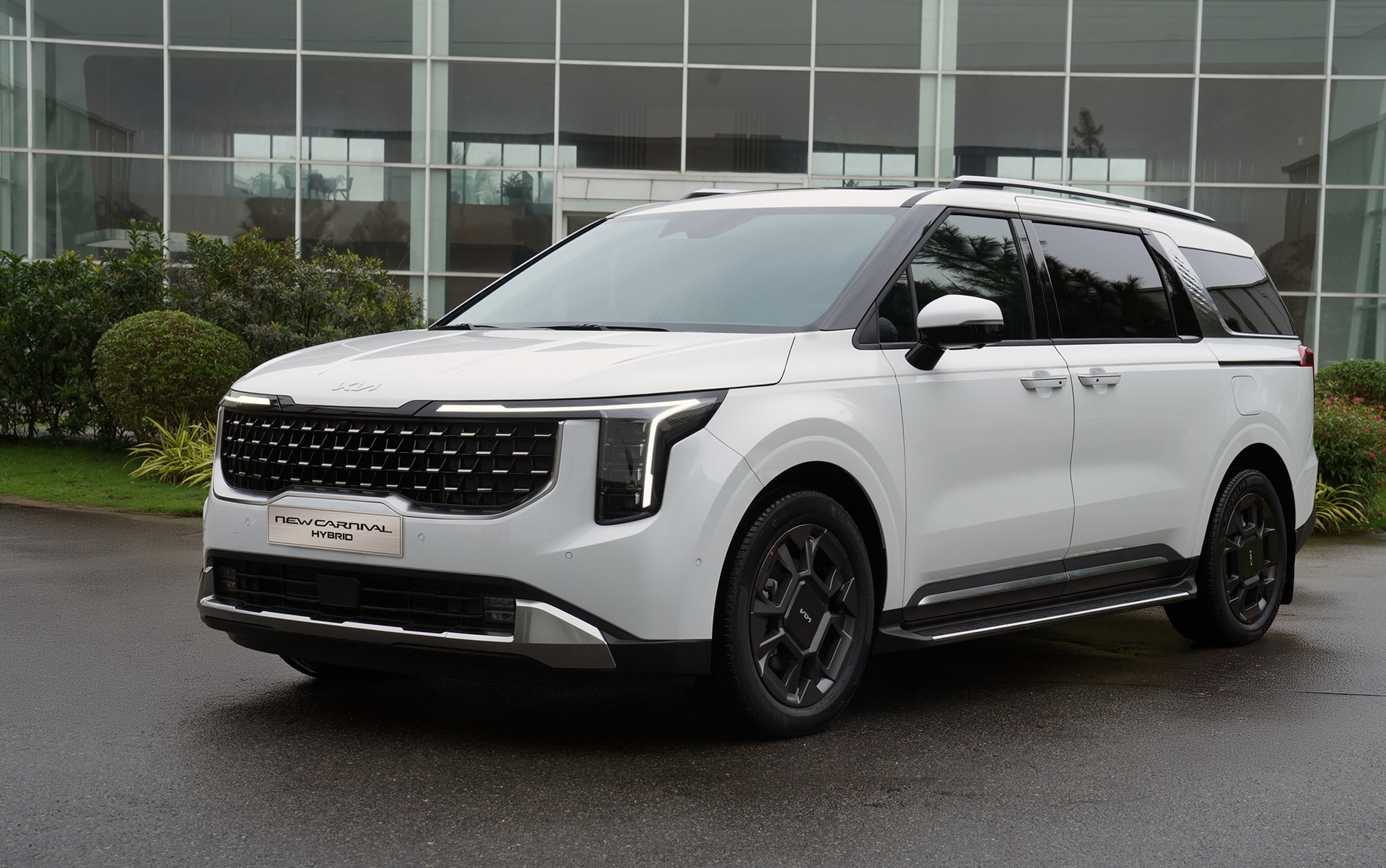 KIA Việt Nam tung ra New Carnival Hybrid ngay trong tháng đầu năm mới 2025. 