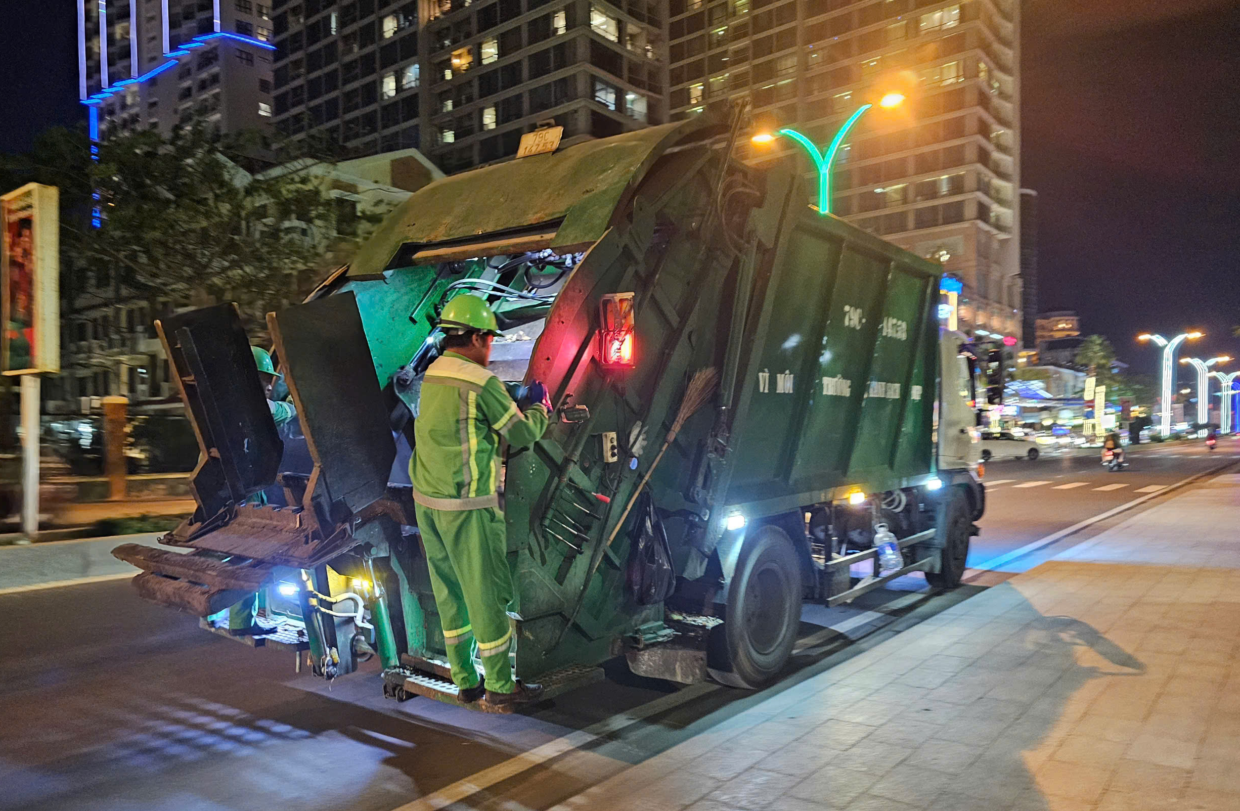 Giao thừa của những người làm sạch phố phường