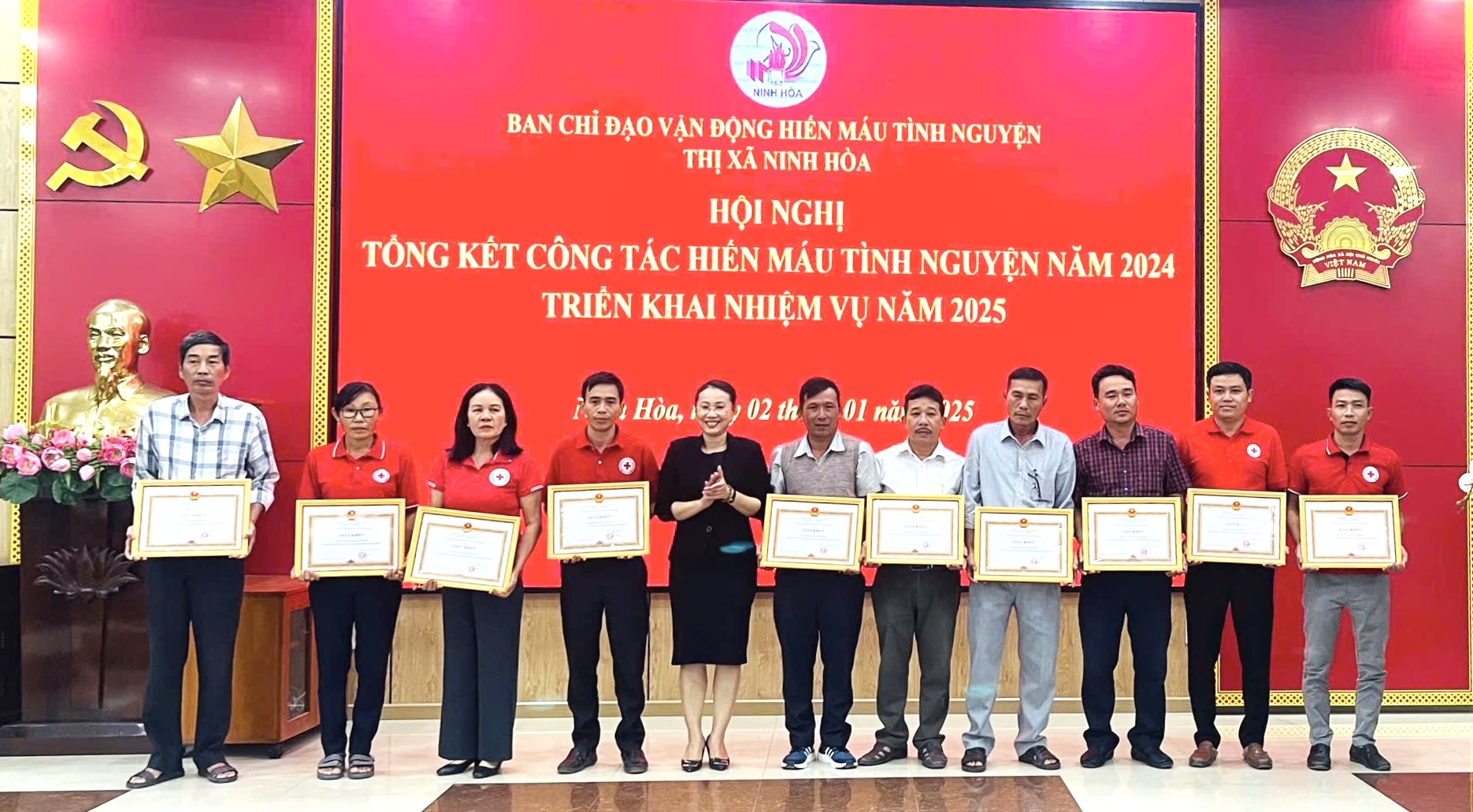 Thị xã Ninh Hòa: Tặng giấy khen cho các tập thể, cá nhân có thành tích trong công tác hiến máu tình nguyện