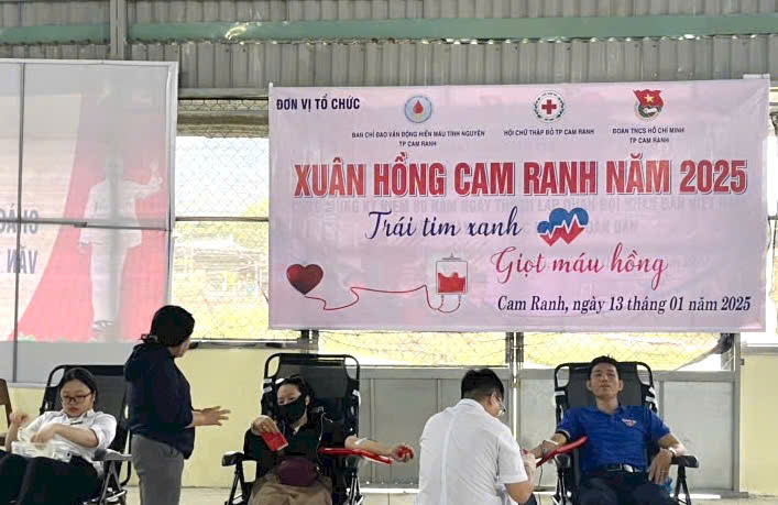 Đoàn viên thanh niên TP. Cam Ranh tham gia hiến máu tình nguyện 