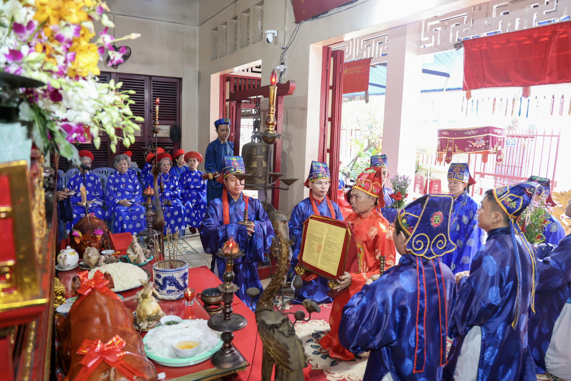 Management committee of Tran Hung Dao Temple performing ritual acts

