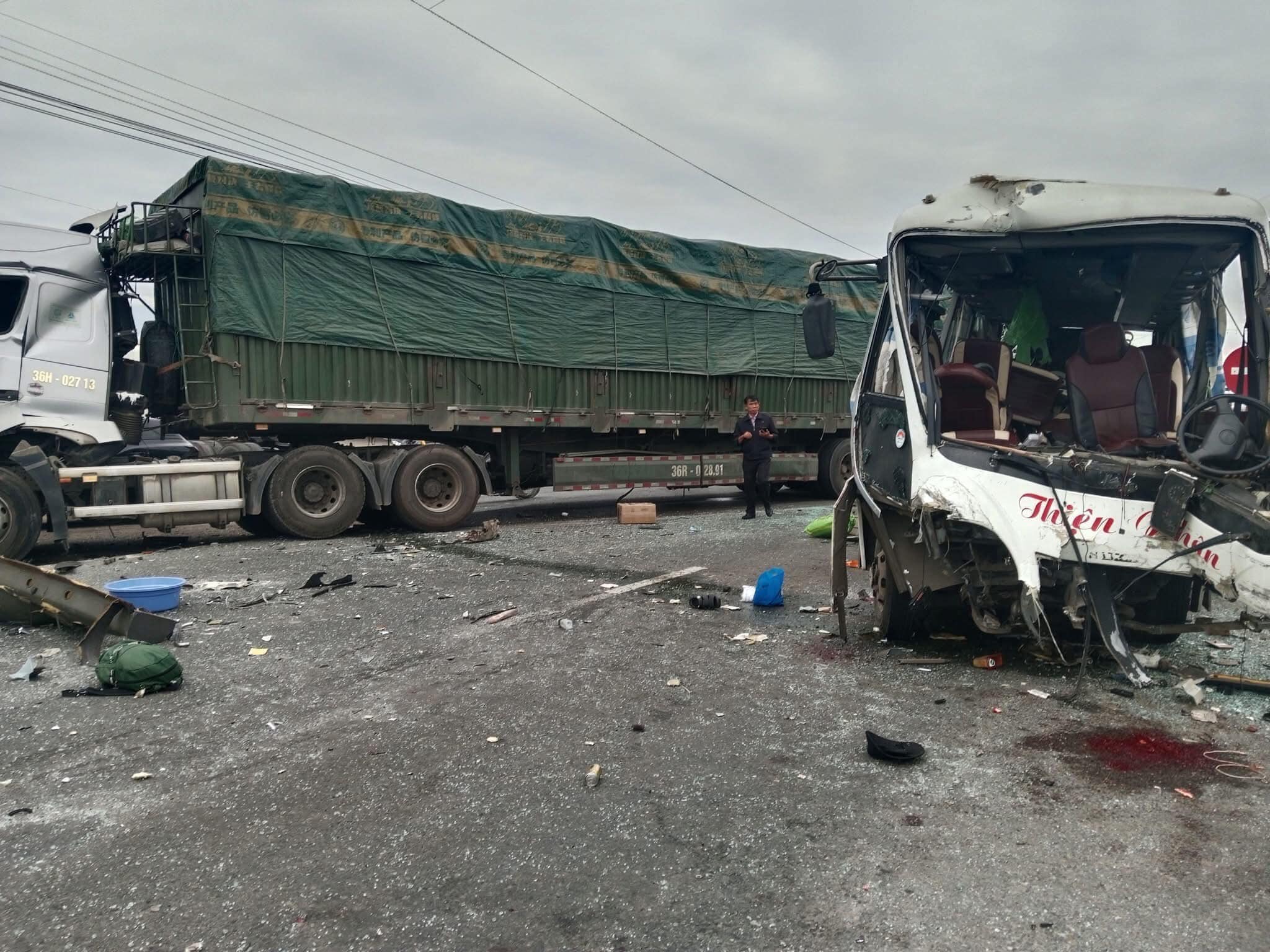 Tai nạn liên hoàn khiến 1 người chết, Quốc lộ 1 bị tắc trong nhiều giờ