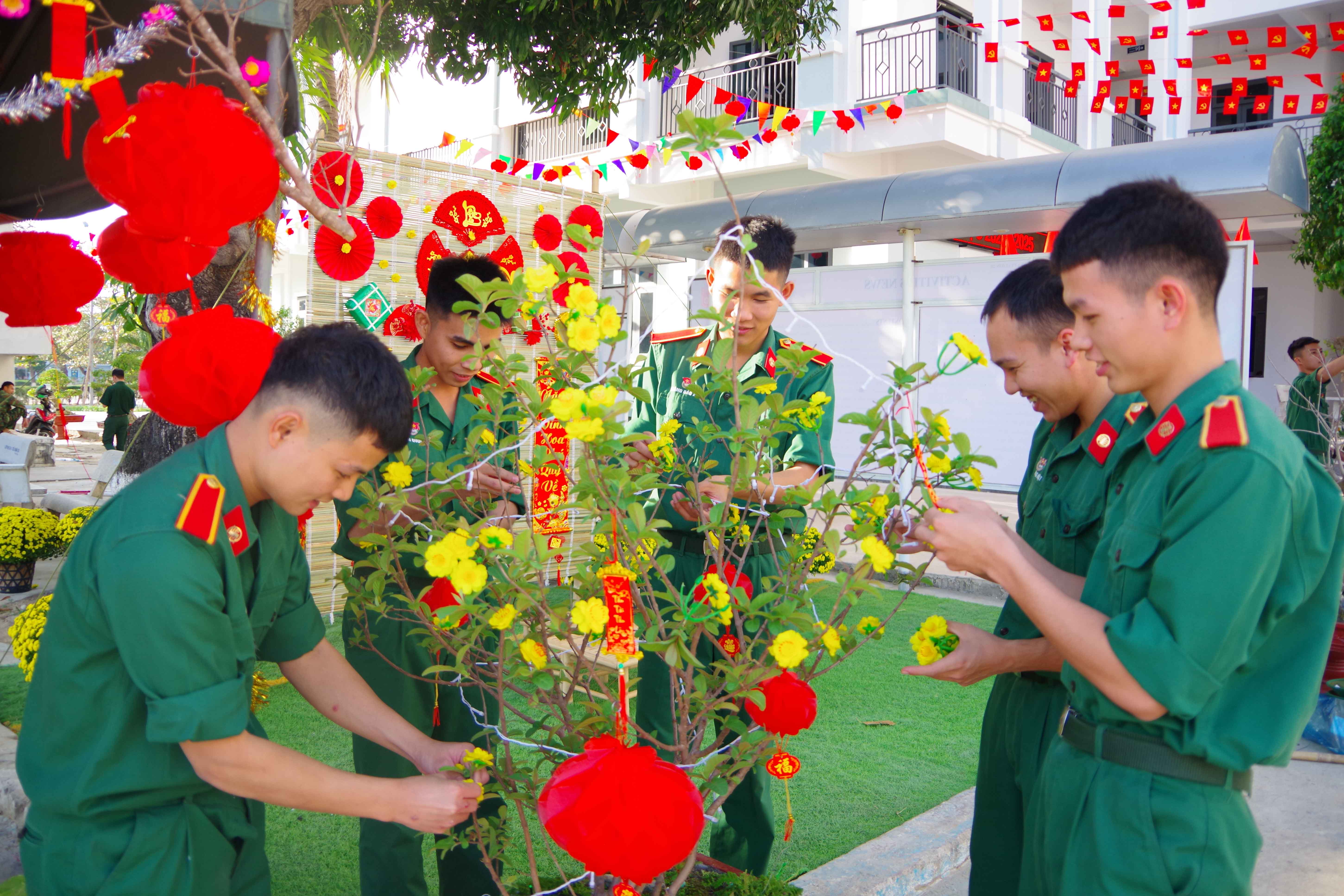 Trường Sĩ quan Thông tin: Nhiều hoạt động vui Xuân, đón Tết cho học viên