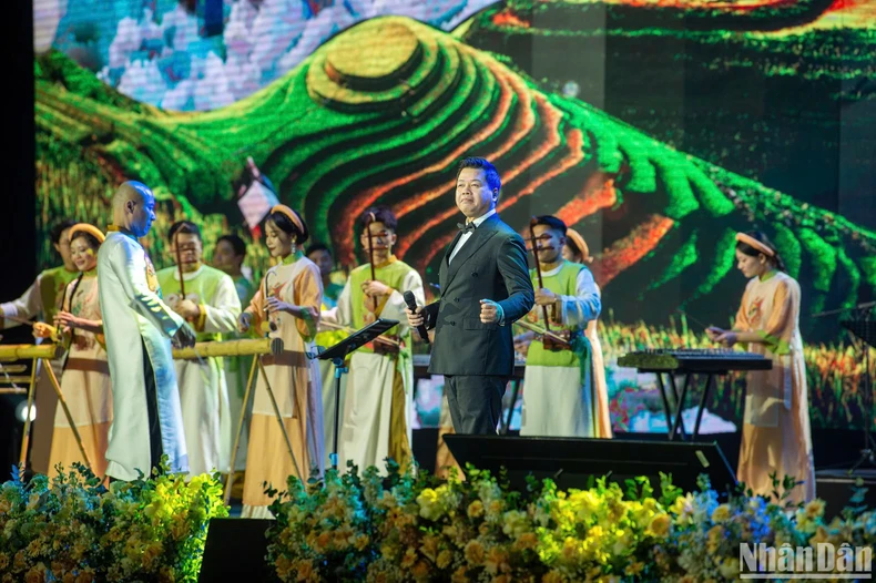 Tiết mục nghệ thuật biểu diễn tại chương trình.

