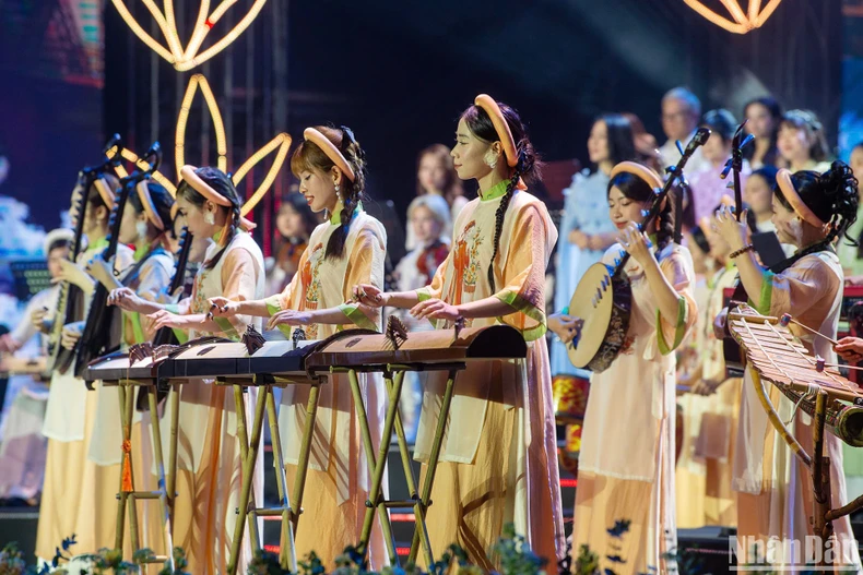 Tiết mục nghệ thuật biểu diễn tại chương trình.

