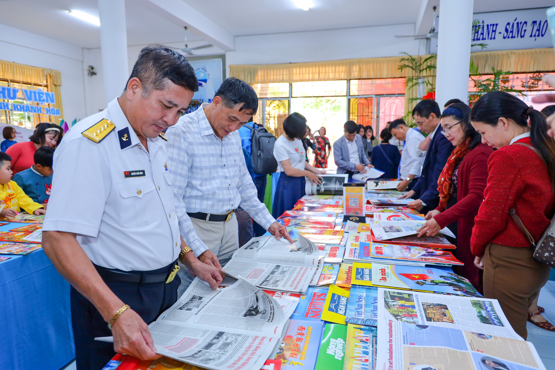 Many readers visit the 2025 Spring Newspaper Festival on the opening day

