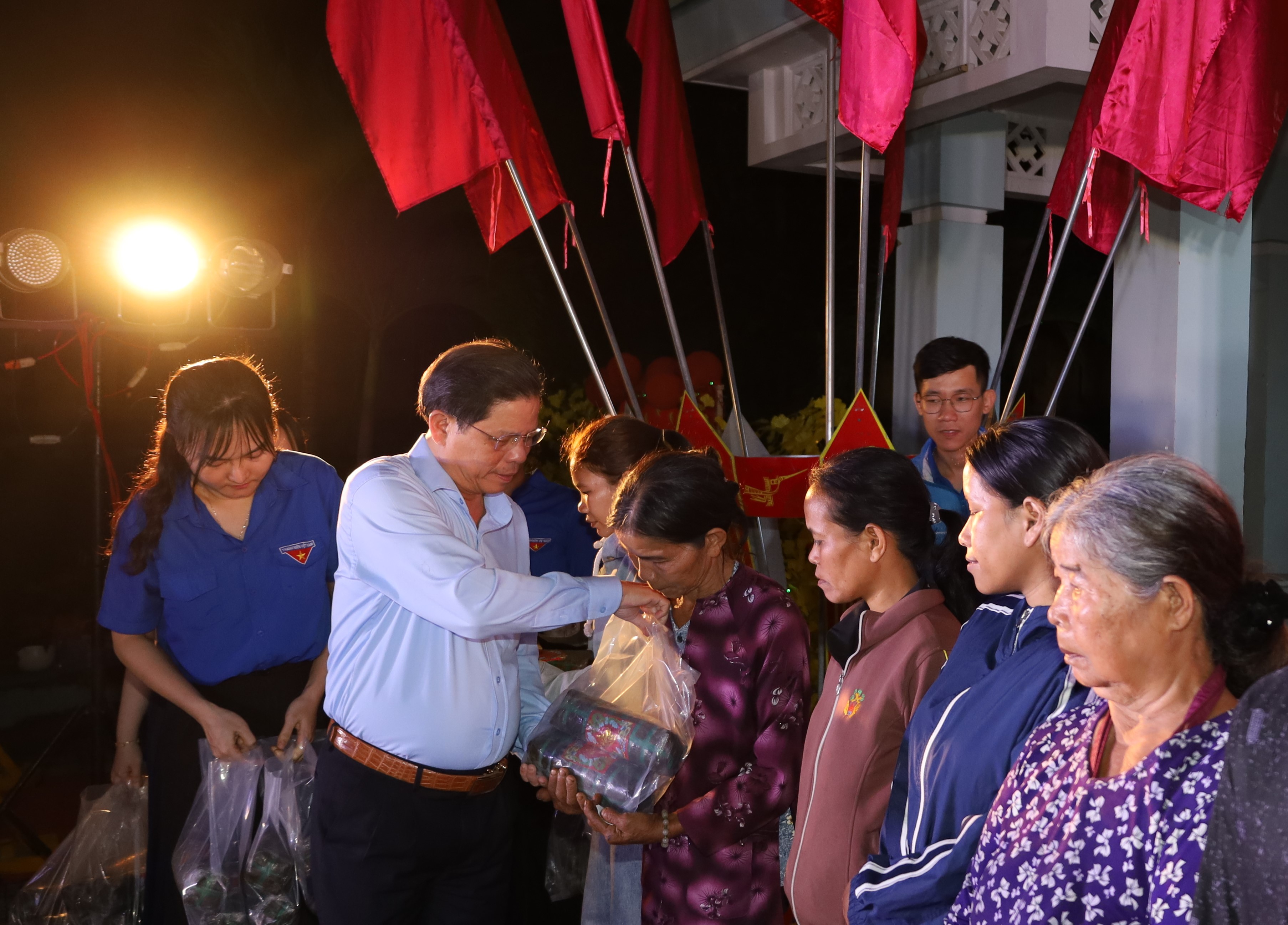 Tết vì đồng bào nghèo