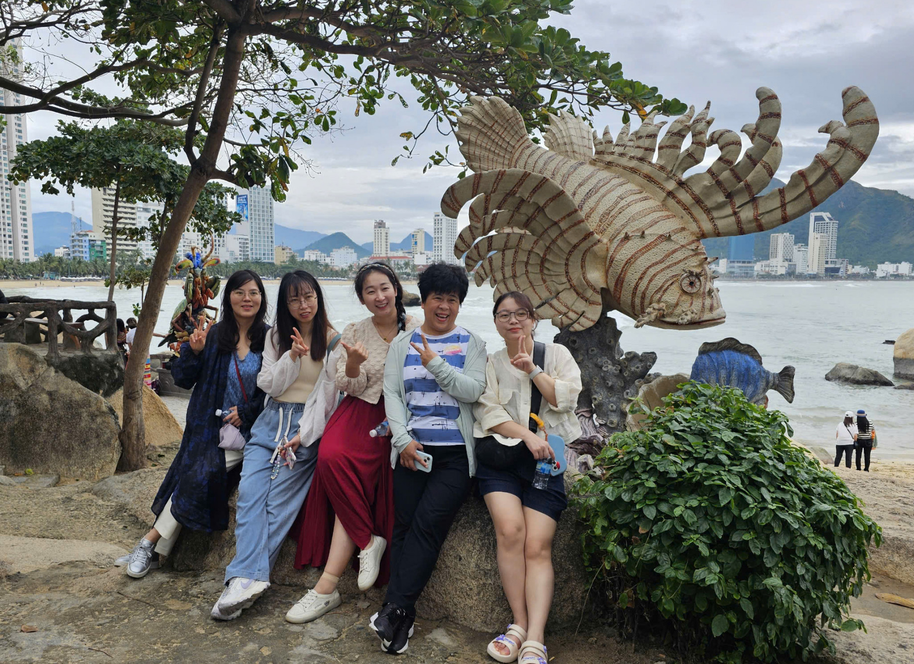 Phố biển Nha Trang rộn ràng ngày đầu năm mới 2025