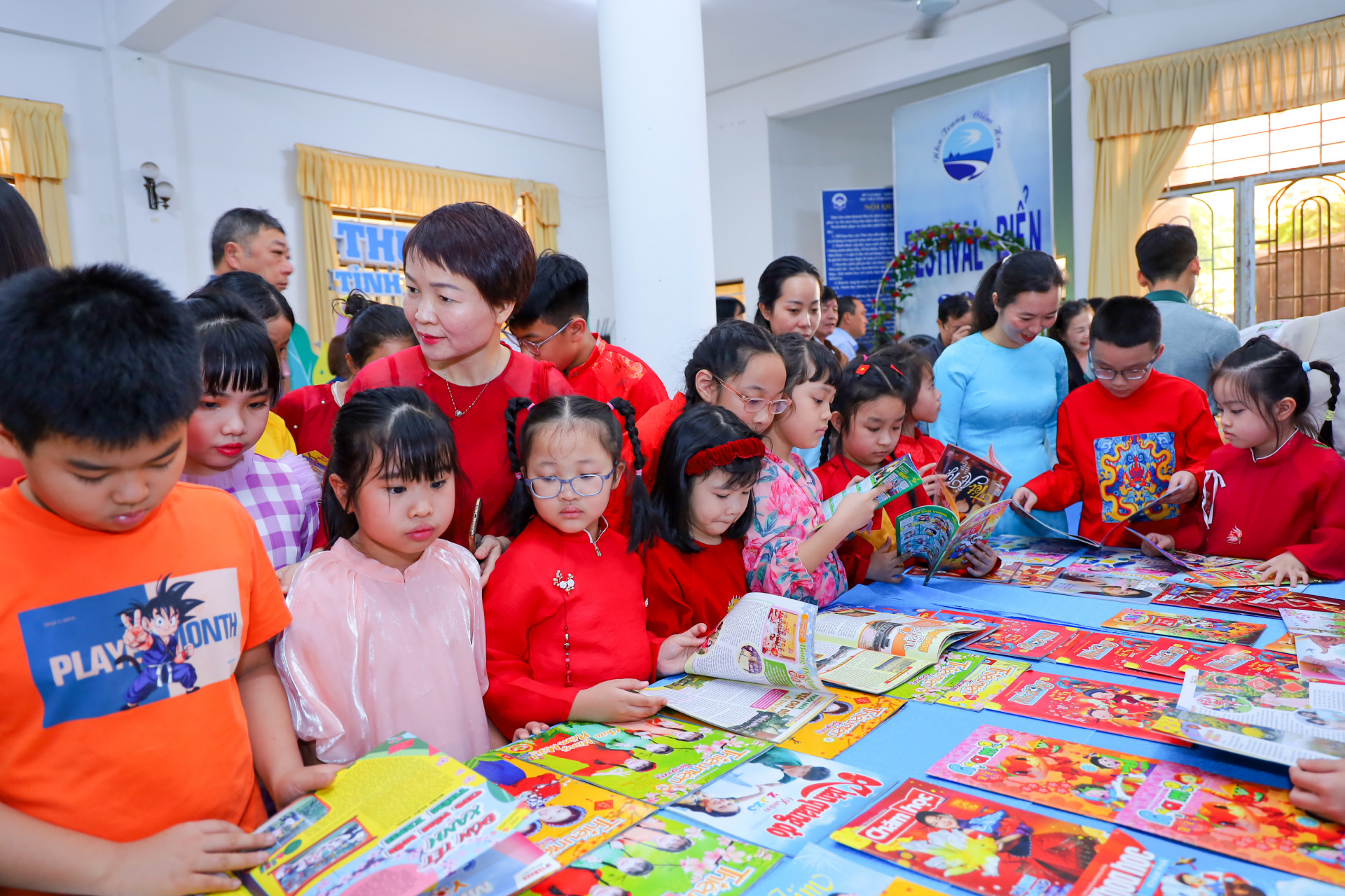 Children reading publications for children at the Spring Newspaper Festival 

