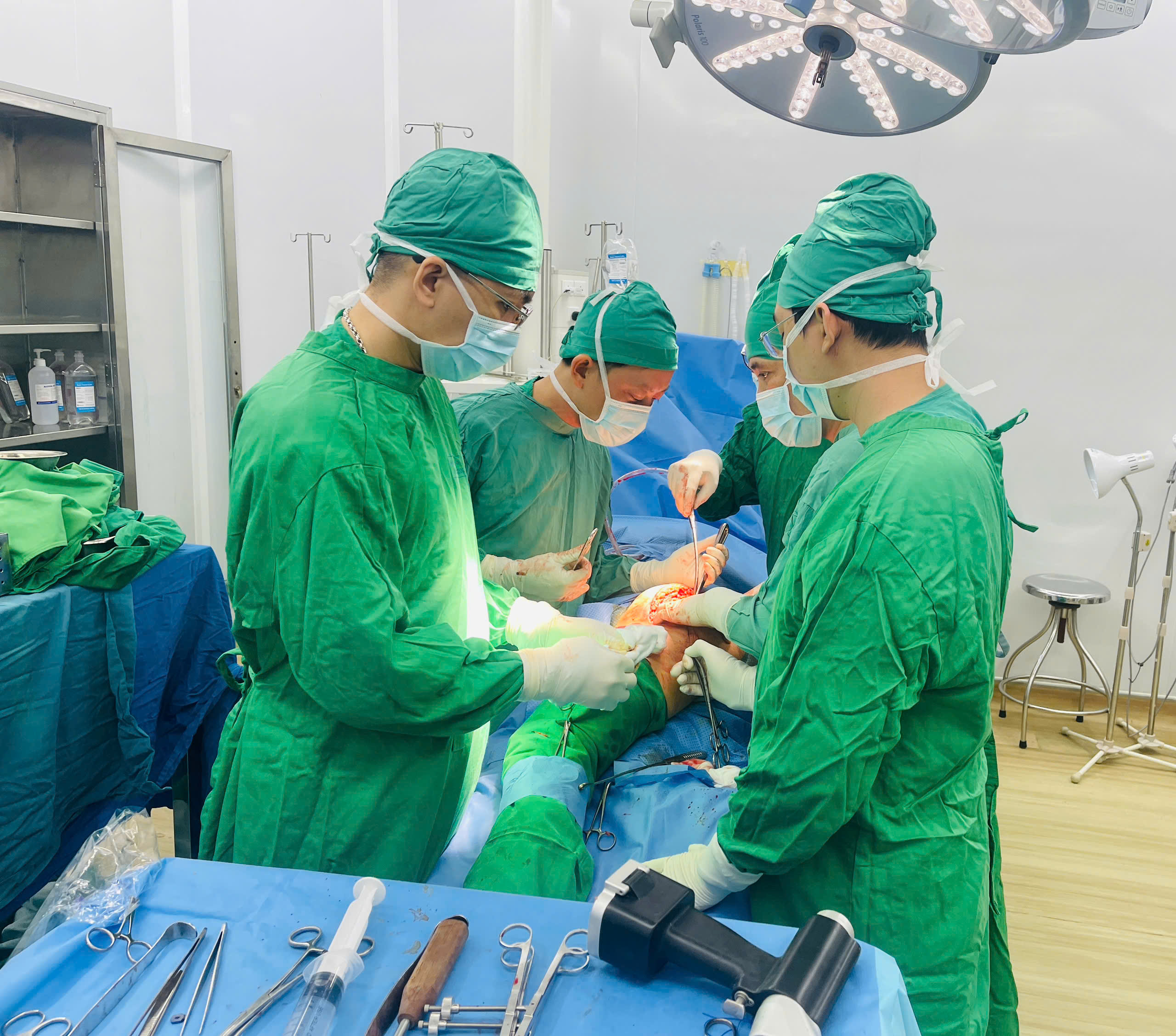 Mổ thành công ca gãy xương phức tạp do tai nạn giao thông