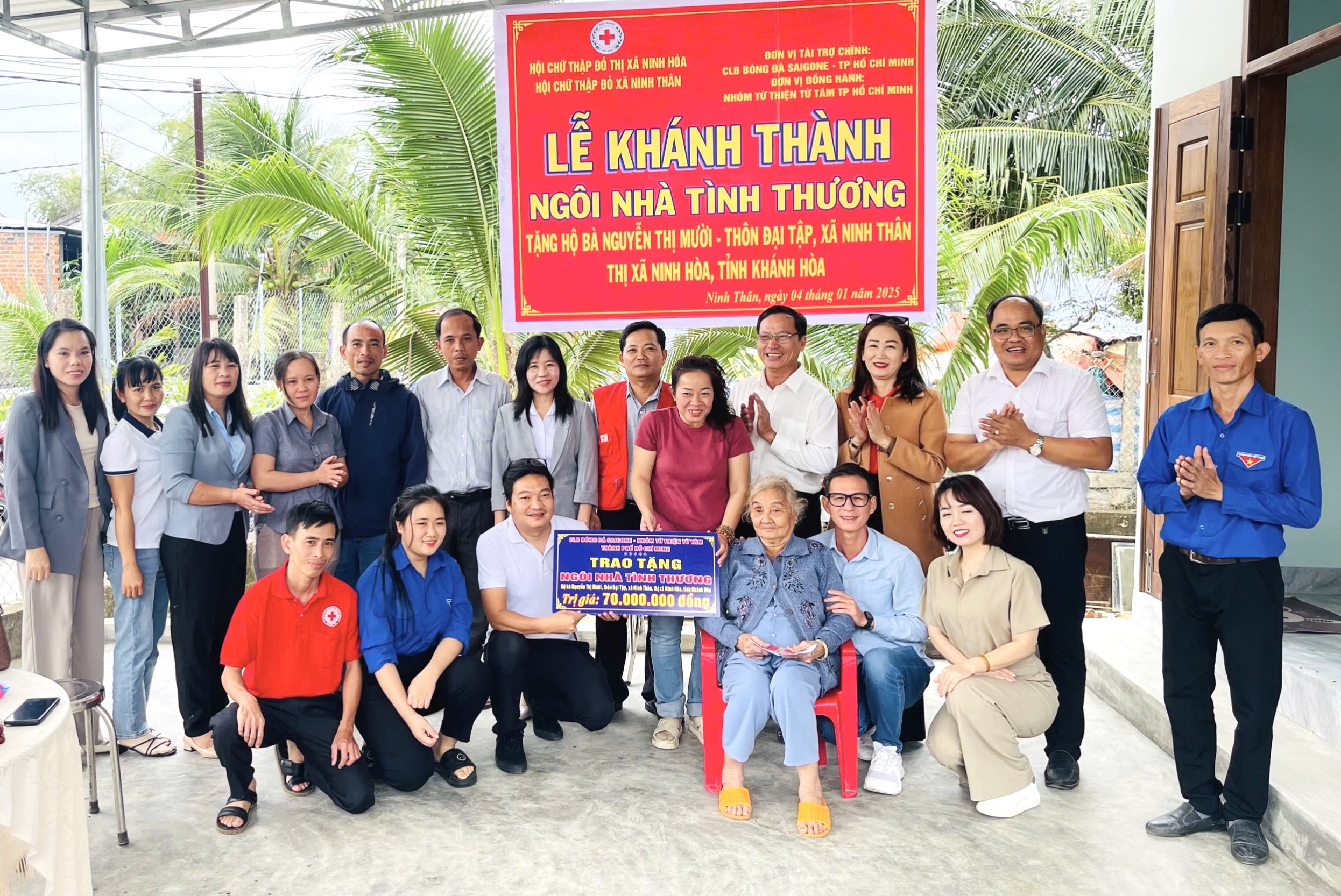 Hội Chữ thập đỏ thị xã Ninh Hòa trao nhà tình thương cho hộ có hoàn cảnh khó khăn