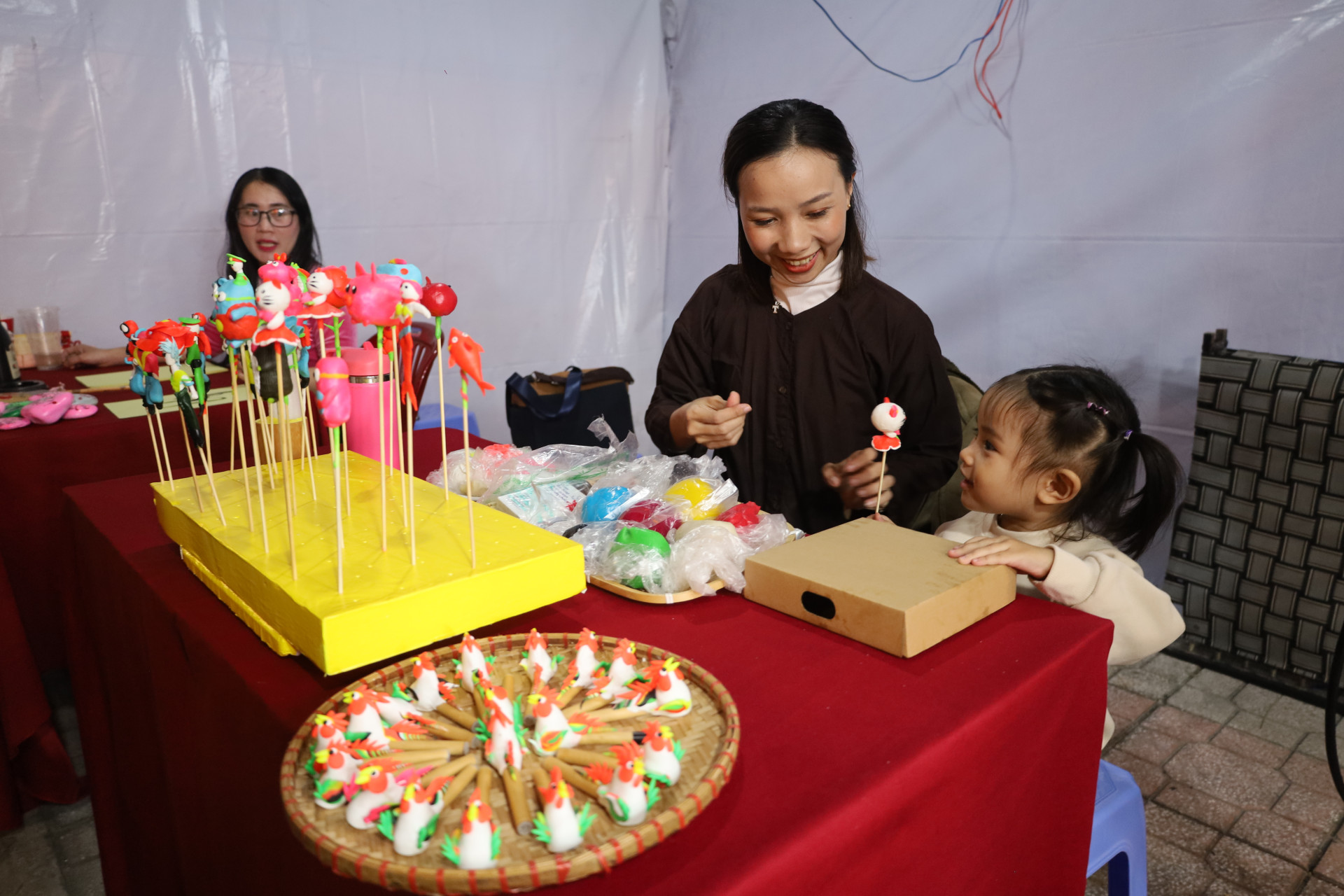 An area for visitors to make “to he” (Vietnam’s traditional toy figurine)

