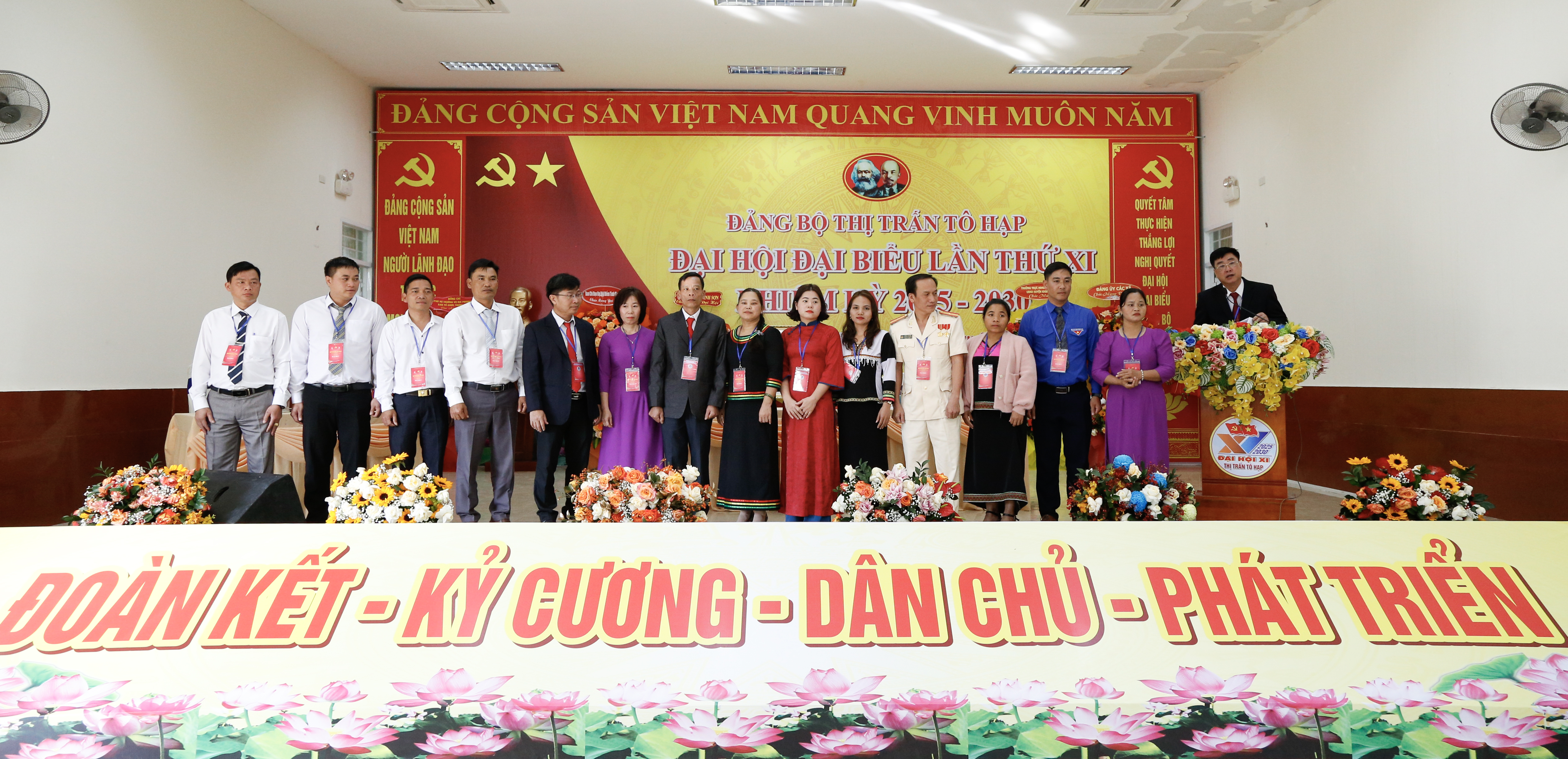 Ban chấp hành Đảng bộ thị trấn Tô Hạp nhiệm kỳ 2025-2030 ra mắt, nhận nhiệm vụ