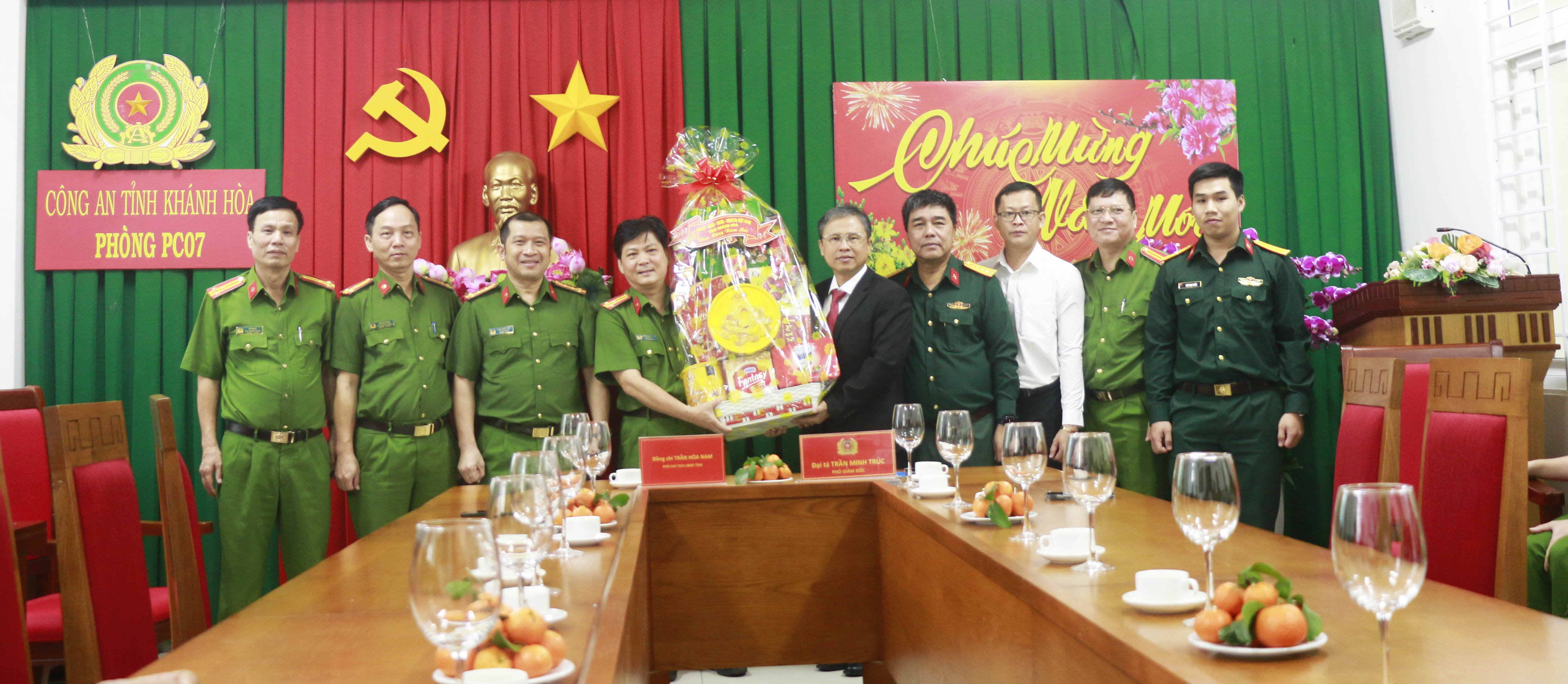 Phó Chủ tịch UBND tỉnh Trần Hòa Nam chúc Tết cán bộ, chiến sĩ Phòng Cảnh sát phòng cháy chữa cháy và cứu nạn, cứu hộ