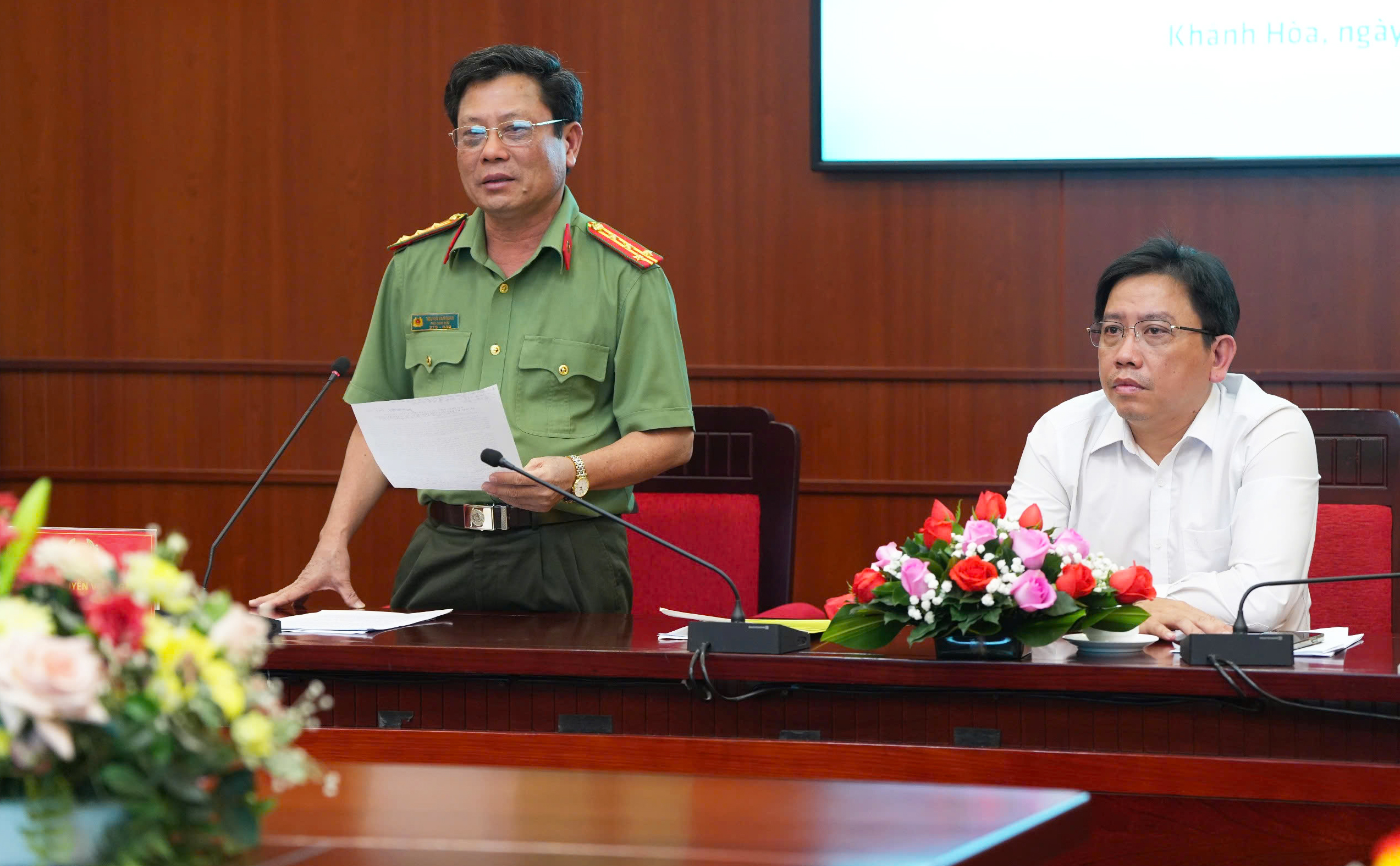 Đại tá Nguyễn Văn Ngàn phát biểu tại hội nghị