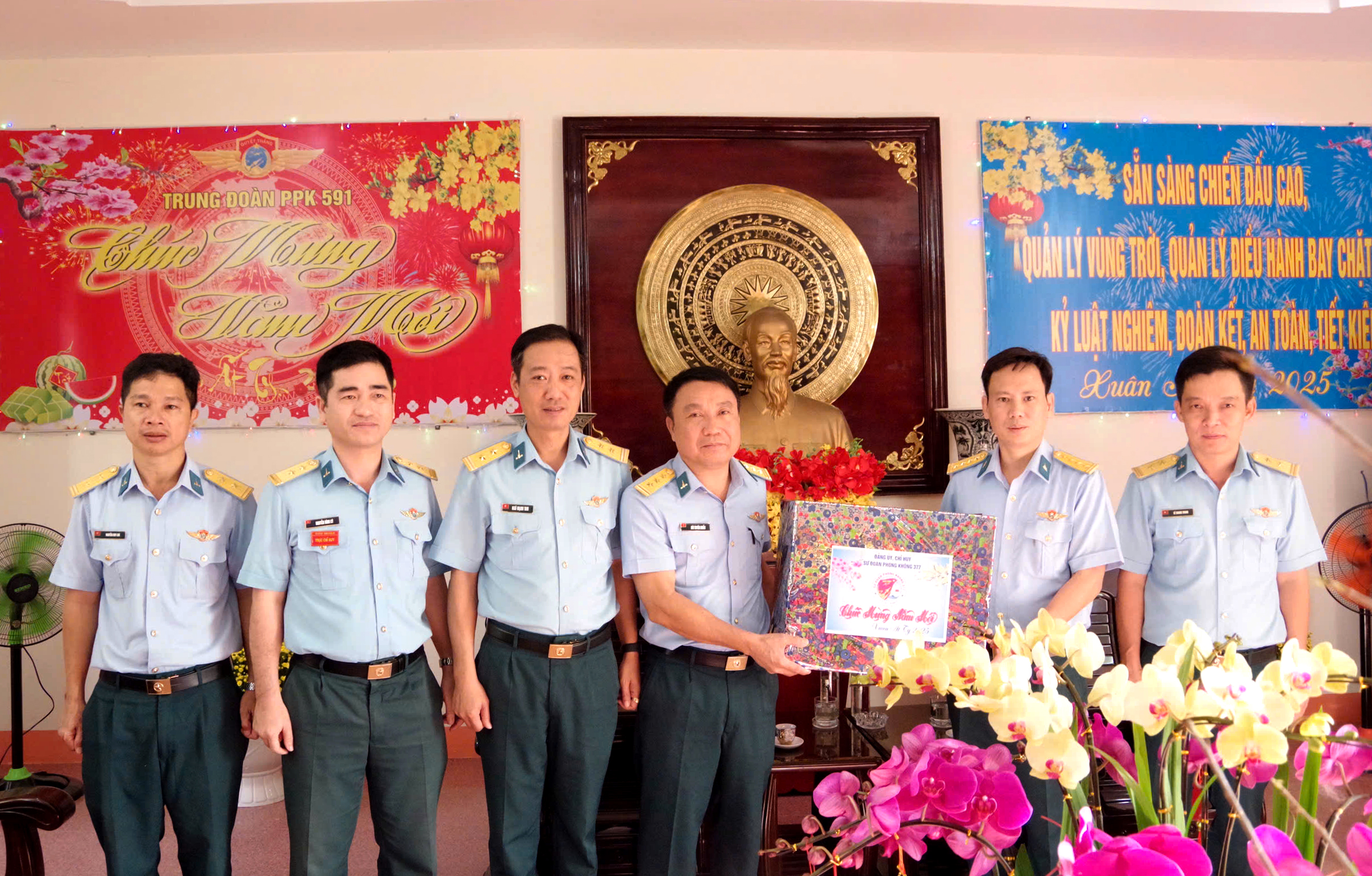 Rộn ràng sắc xuân trên miền cát trắng