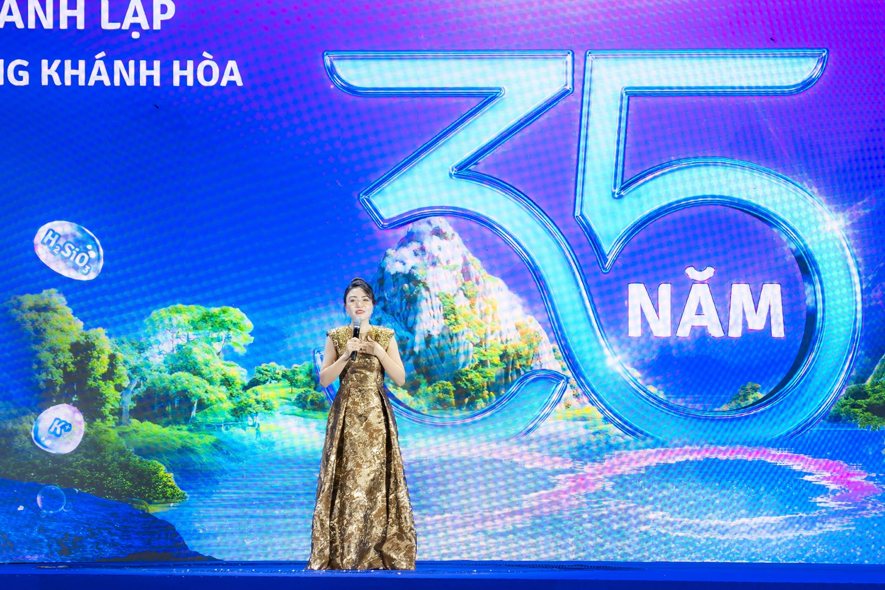 Bà Nguyễn Thị Nga - Tổng Giám đốc Công ty Cổ phần Nước khoáng Khánh Hòa.