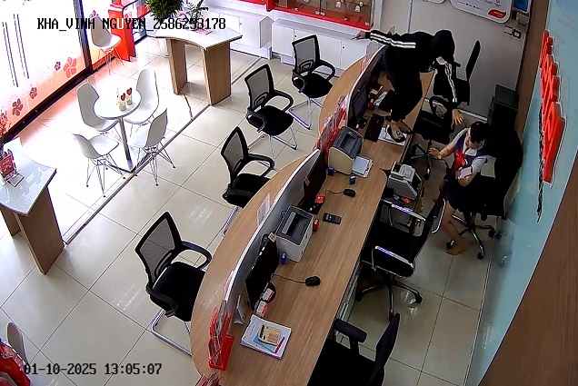 VIDEO: Vận động đối tượng cướp tài sản ra đầu thú