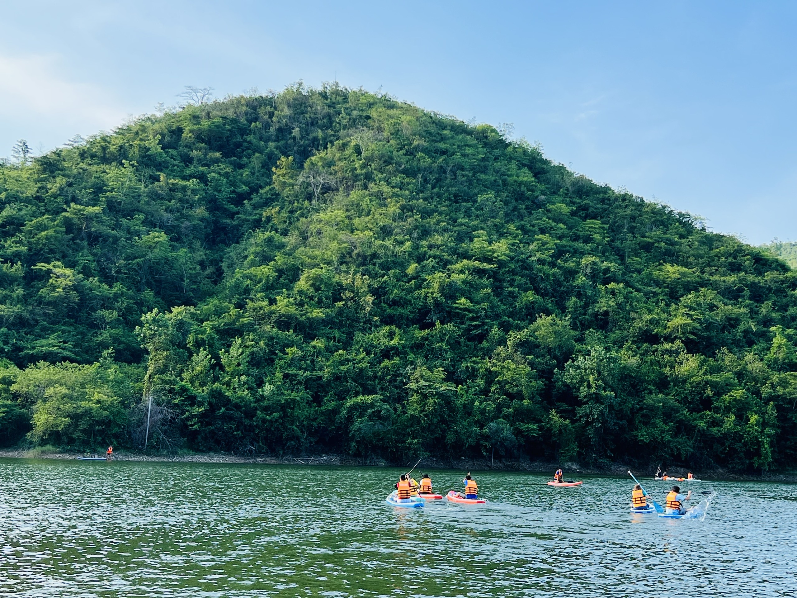 Khám phá vẻ đẹp non nước hữu tình tại Hồ Kênh Hạ