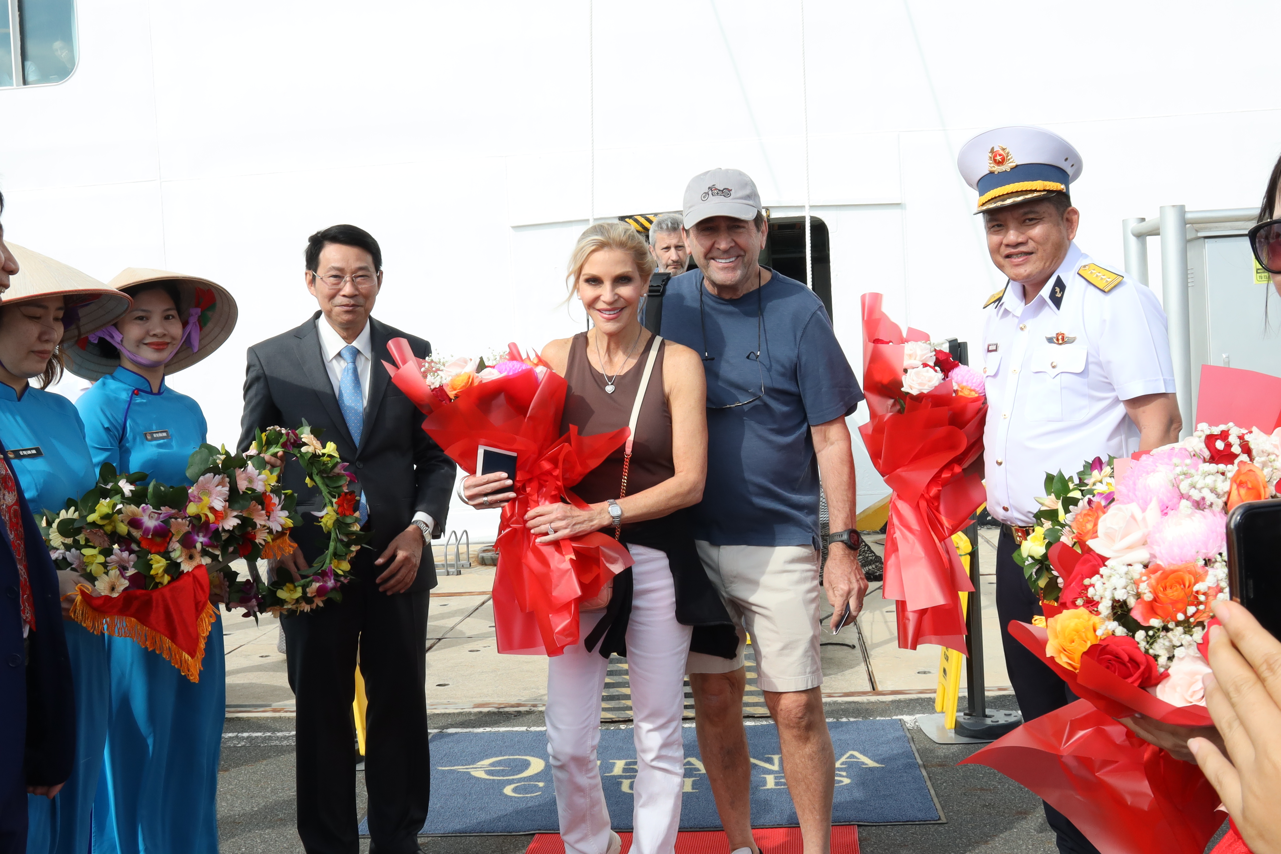 Đón chuyến tàu biển đầu tiên cập Cảng Quốc tế Cam Ranh trong năm 2025