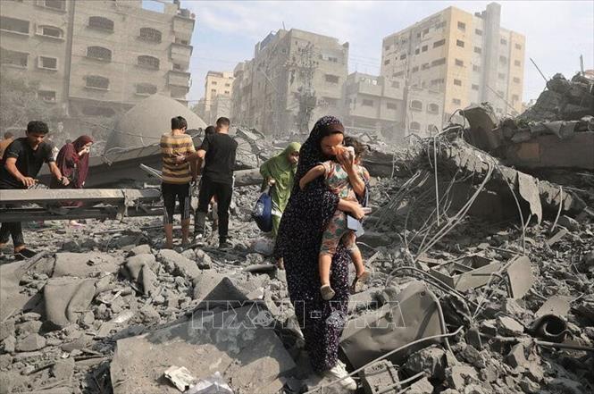 Đống đổ nát sau cuộc không kích của Israel xuống Dải Gaza. Ảnh: IRNA/TTXVN