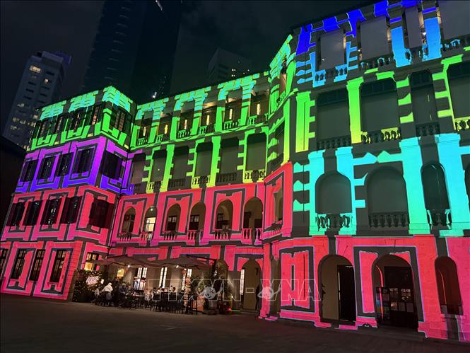 Rực rỡ màn trình diễn nghệ thuật ánh sáng 3D mừng Tết Nguyên đán tại Hong Kong