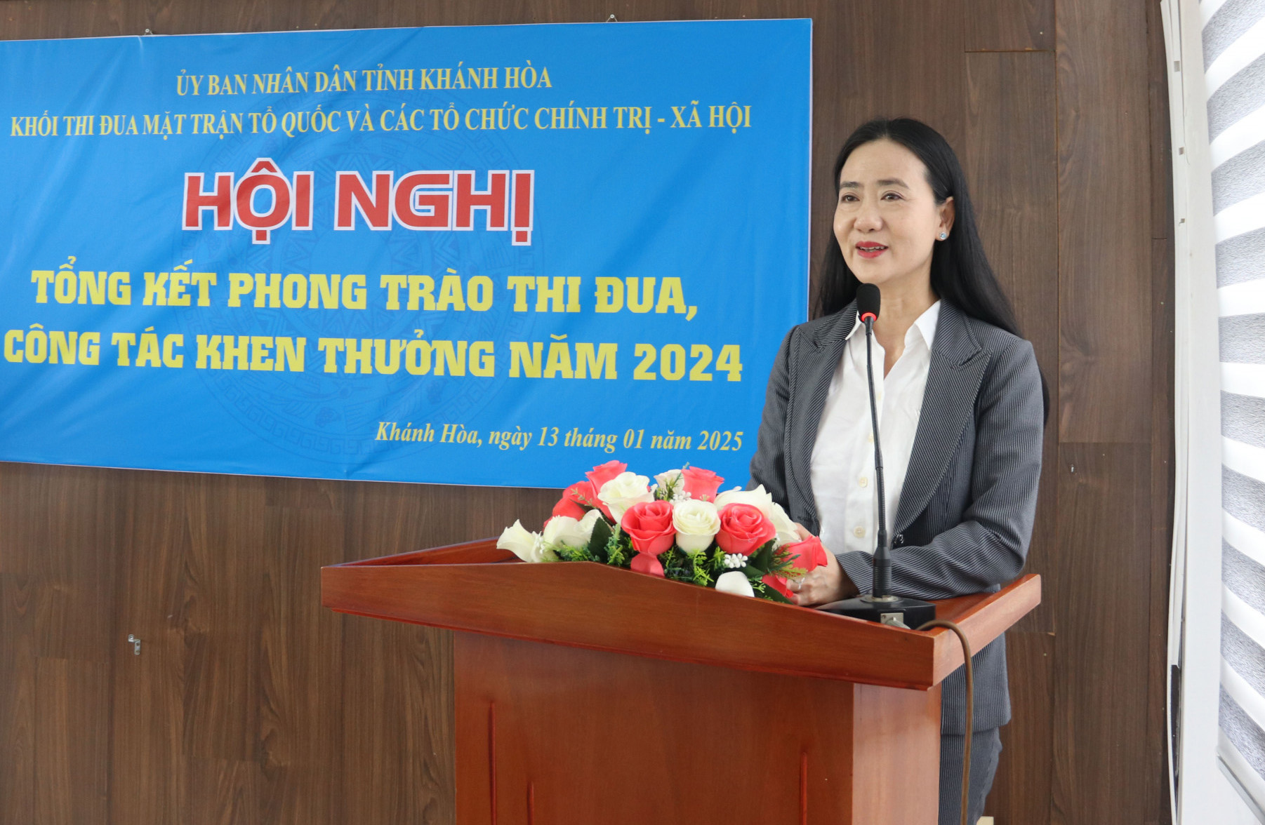 Bà Nguyễn Quỳnh Nga - Chủ tịch Hội Liên hiệp Phụ nữ tỉnh phát biểu khai mạc hội nghị.