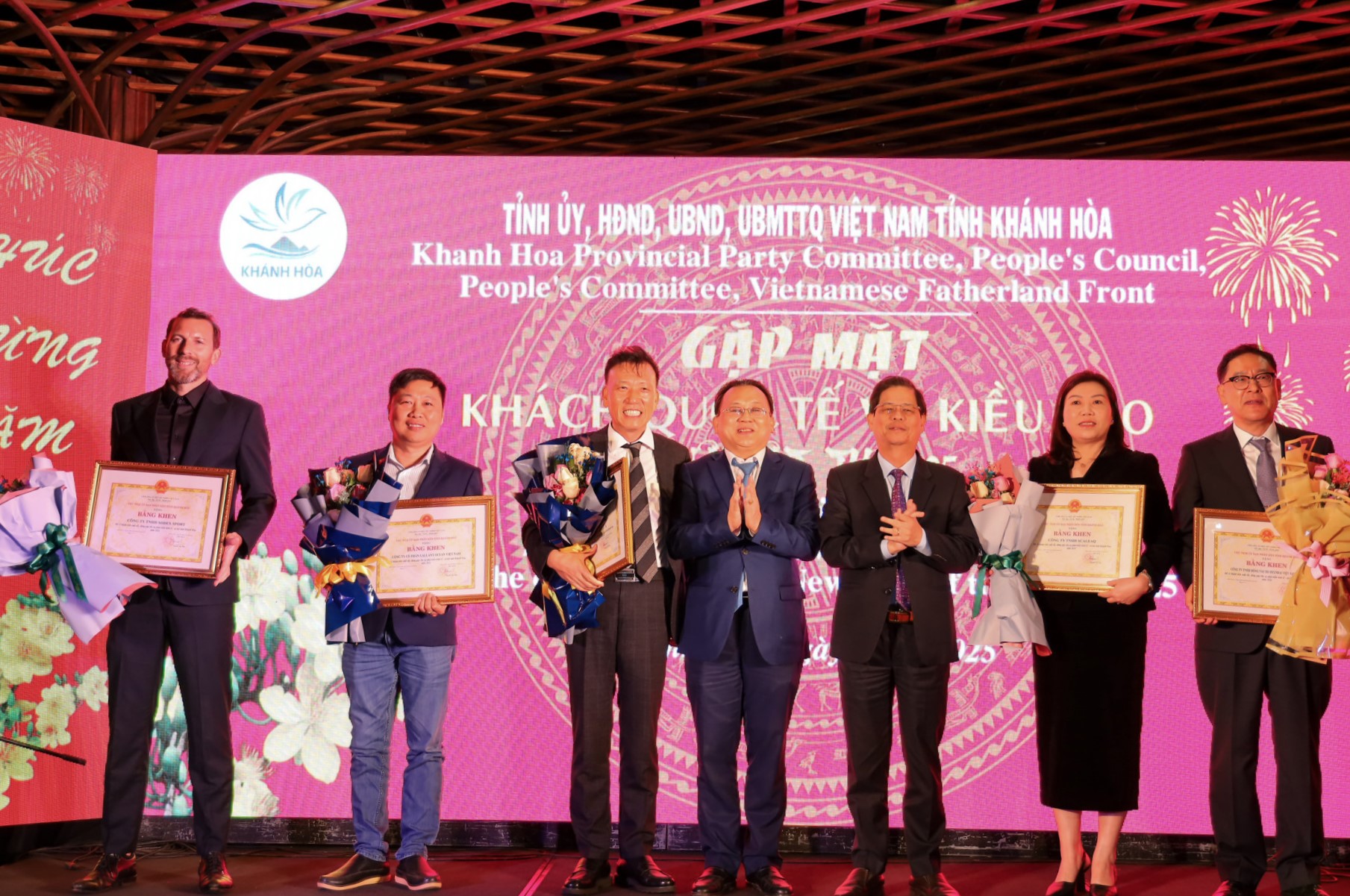 VIDEO: Lãnh đạo tỉnh gặp mặt khách quốc tế và kiều bào nhân dịp Xuân Ất Tỵ