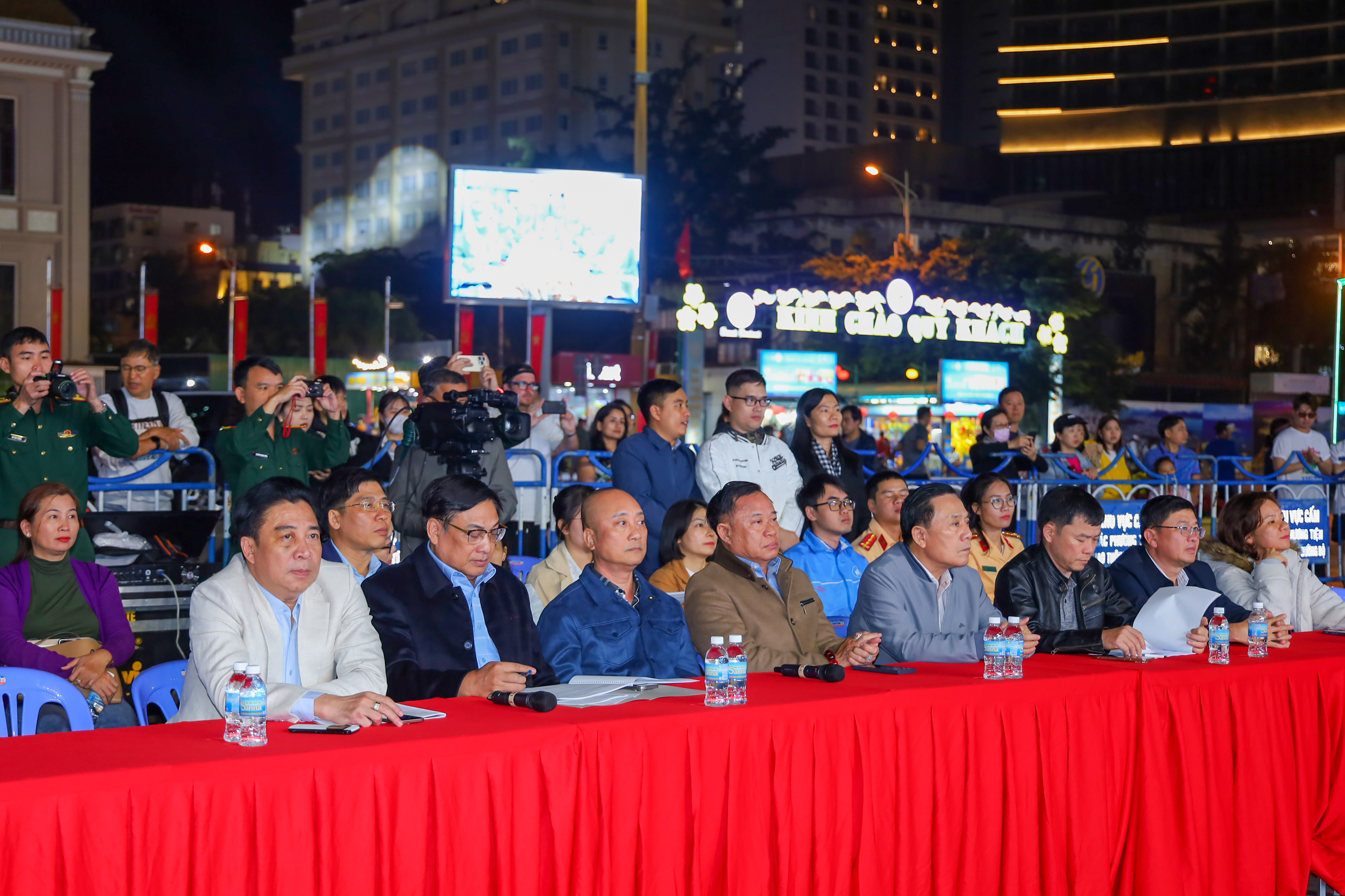 Tổng duyệt chương trình nghệ thuật “Đảng là ánh sáng soi đường”