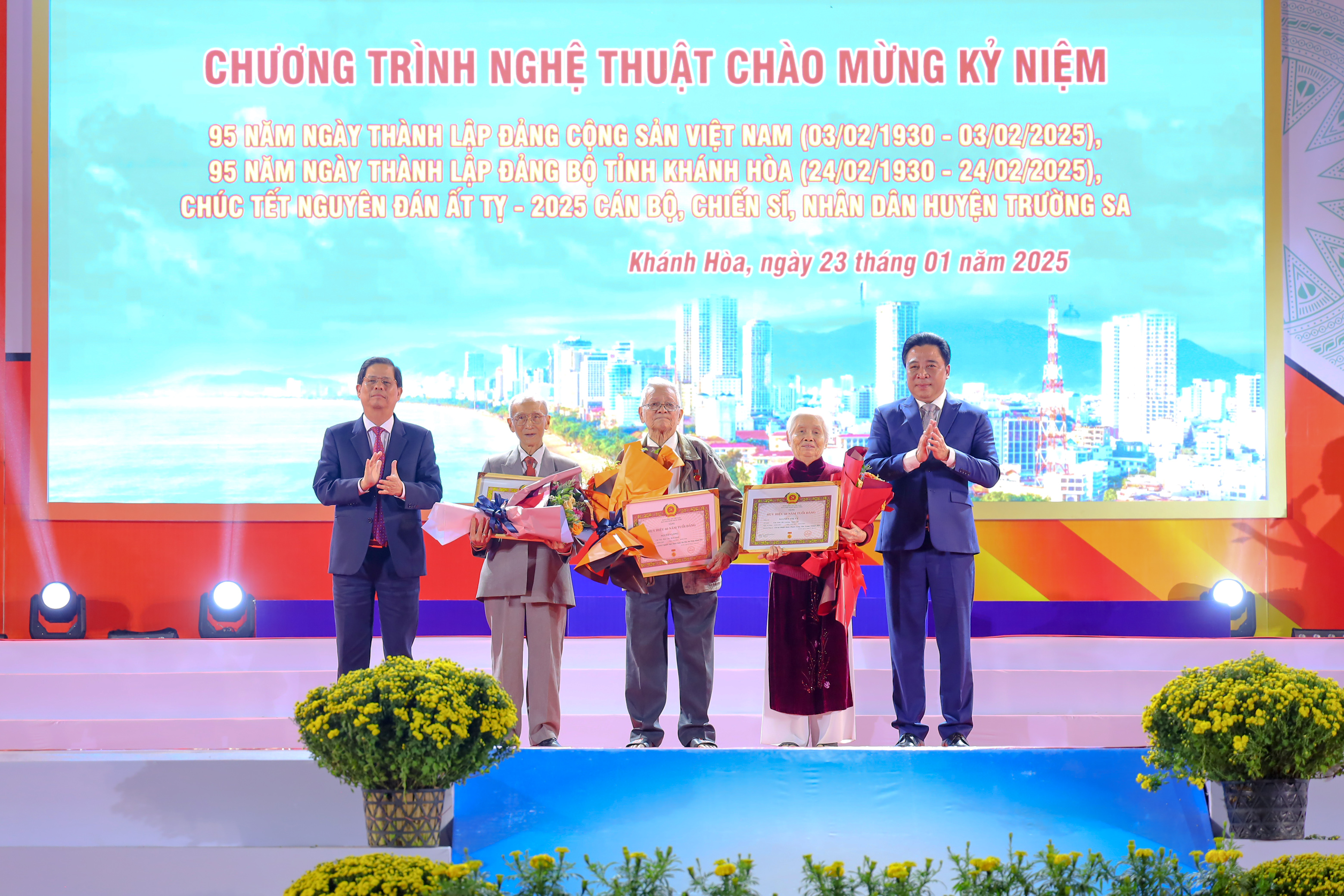 Đặc sắc và ấn tượng chương trình “Đảng là ánh sáng soi đường”