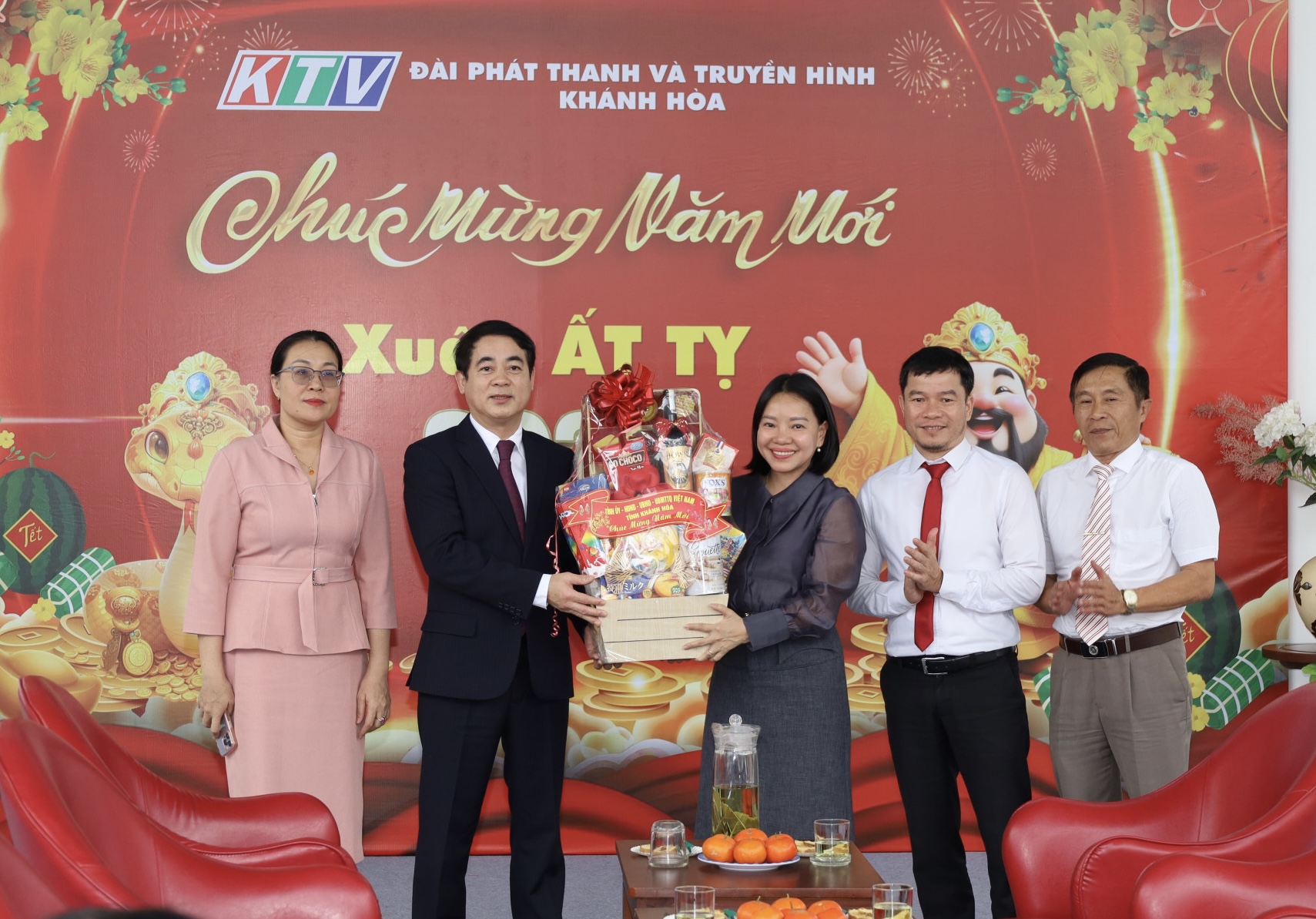 Bí thư Tỉnh ủy Nghiêm Xuân Thành thăm, chúc Tết một số cơ quan, đơn vị