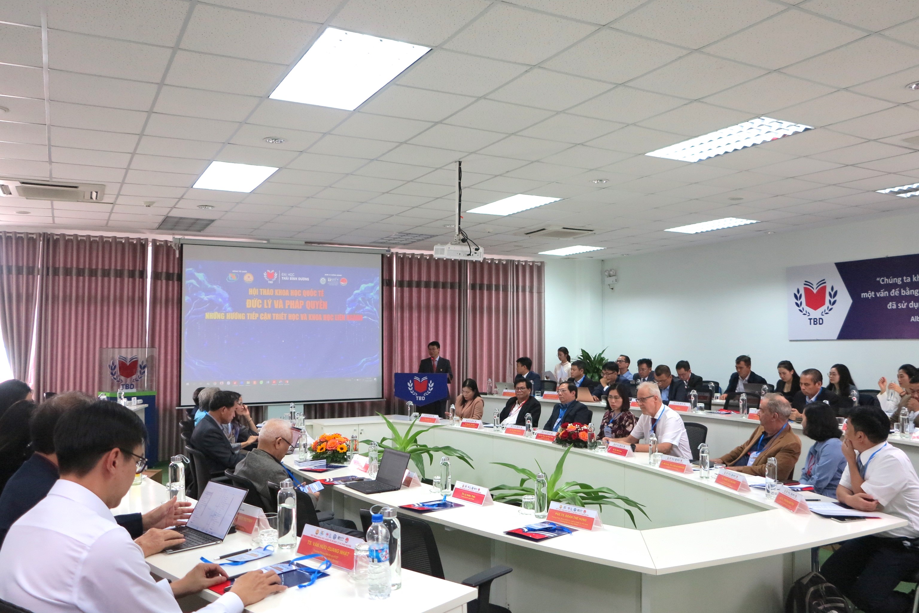 Hội thảo quốc tế "Đức lý và pháp quyền: Những hướng tiếp cận triết học và khoa học liên ngành"