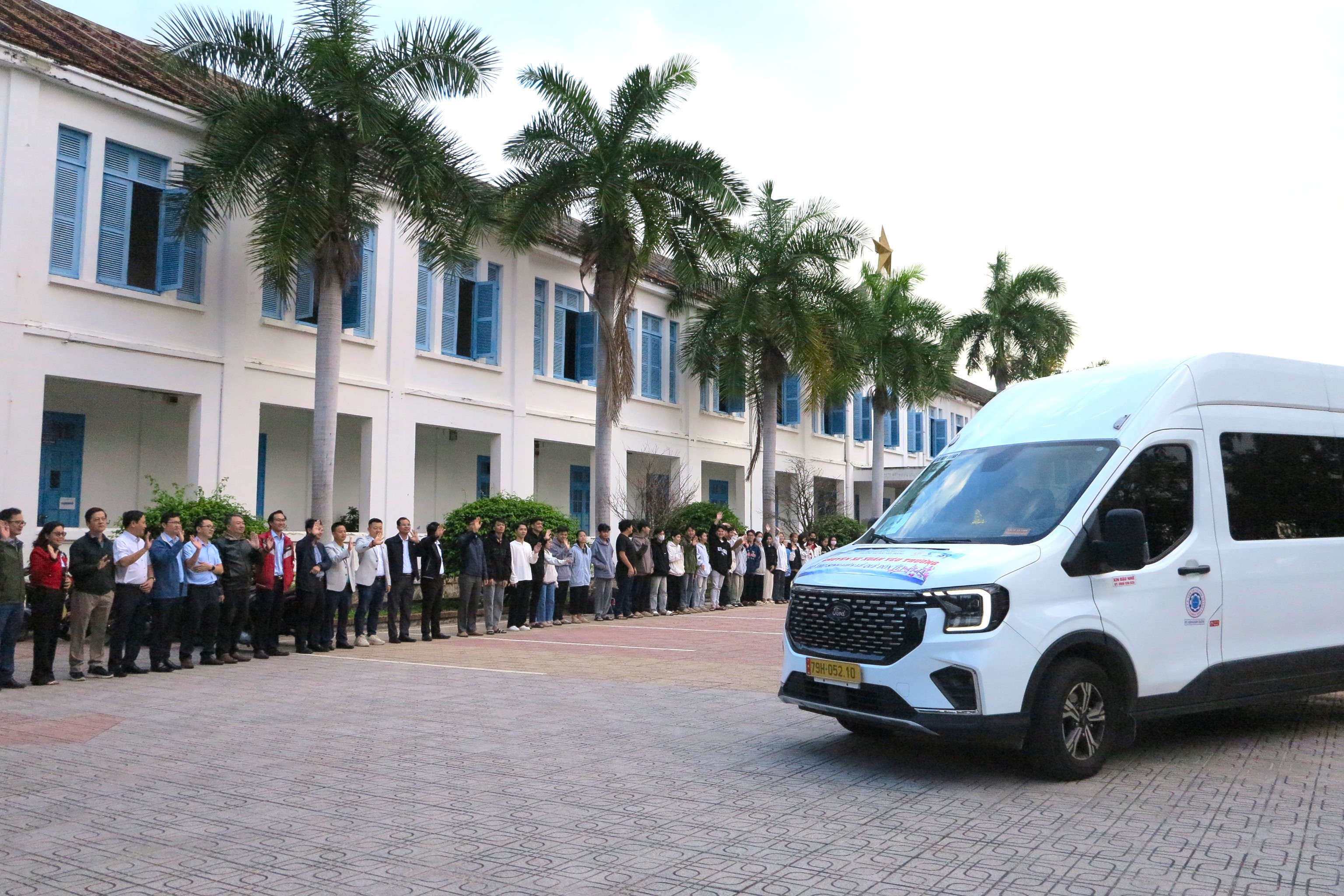 Trường Đại học Nha Trang tổ chức 5 chuyến xe đưa sinh viên về quê đón Tết