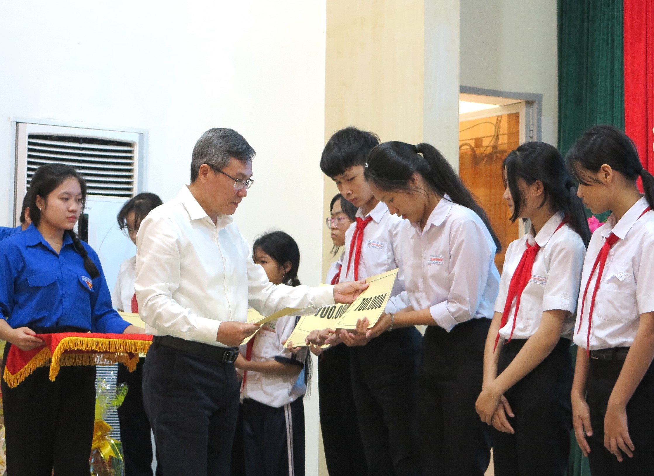 Hội Khuyến học huyện Diên Khánh: Trao học bổng cho 141 học sinh, sinh viên