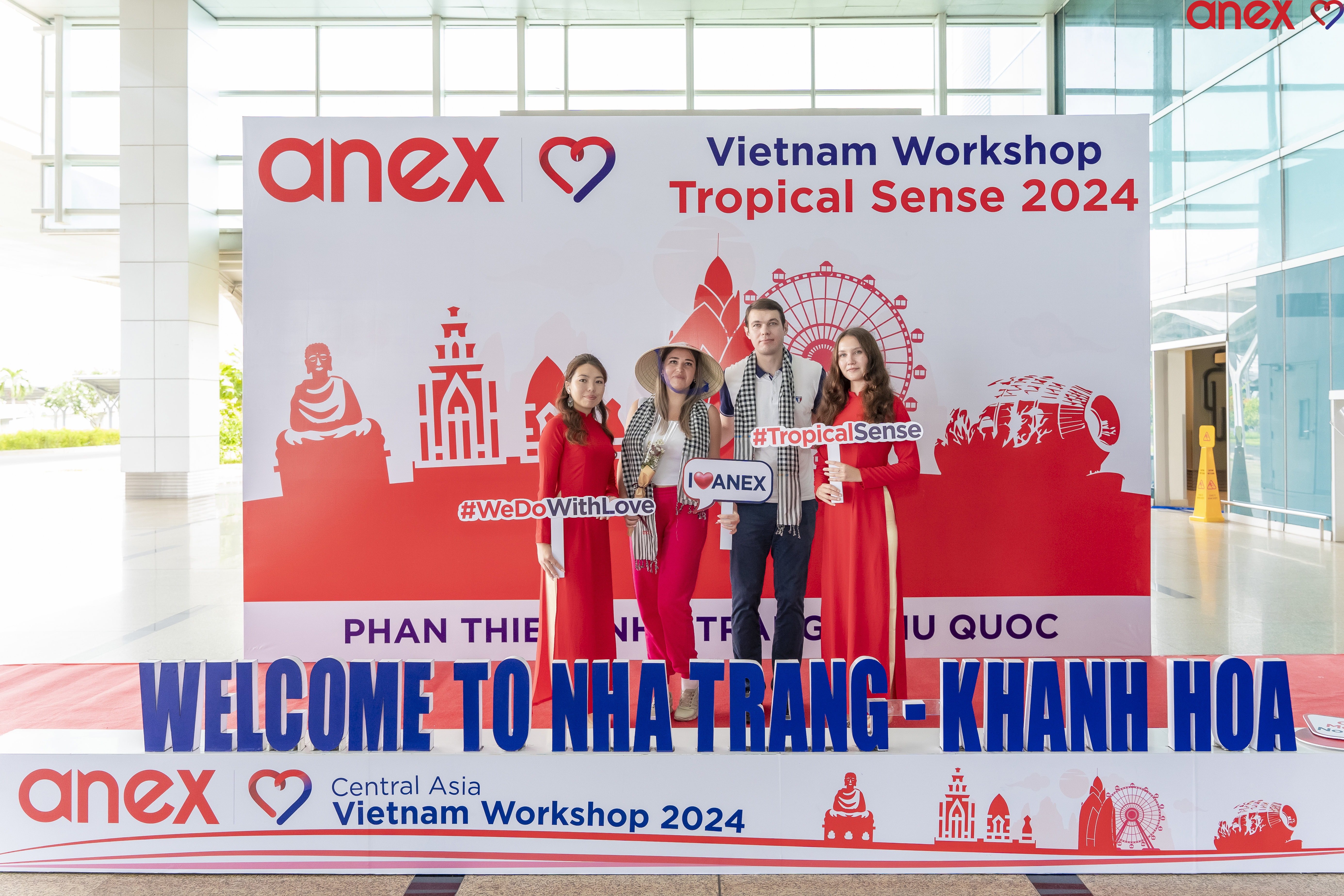 Khách du lịch Kazakhstan được chào đón khi đến Khánh Hòa.